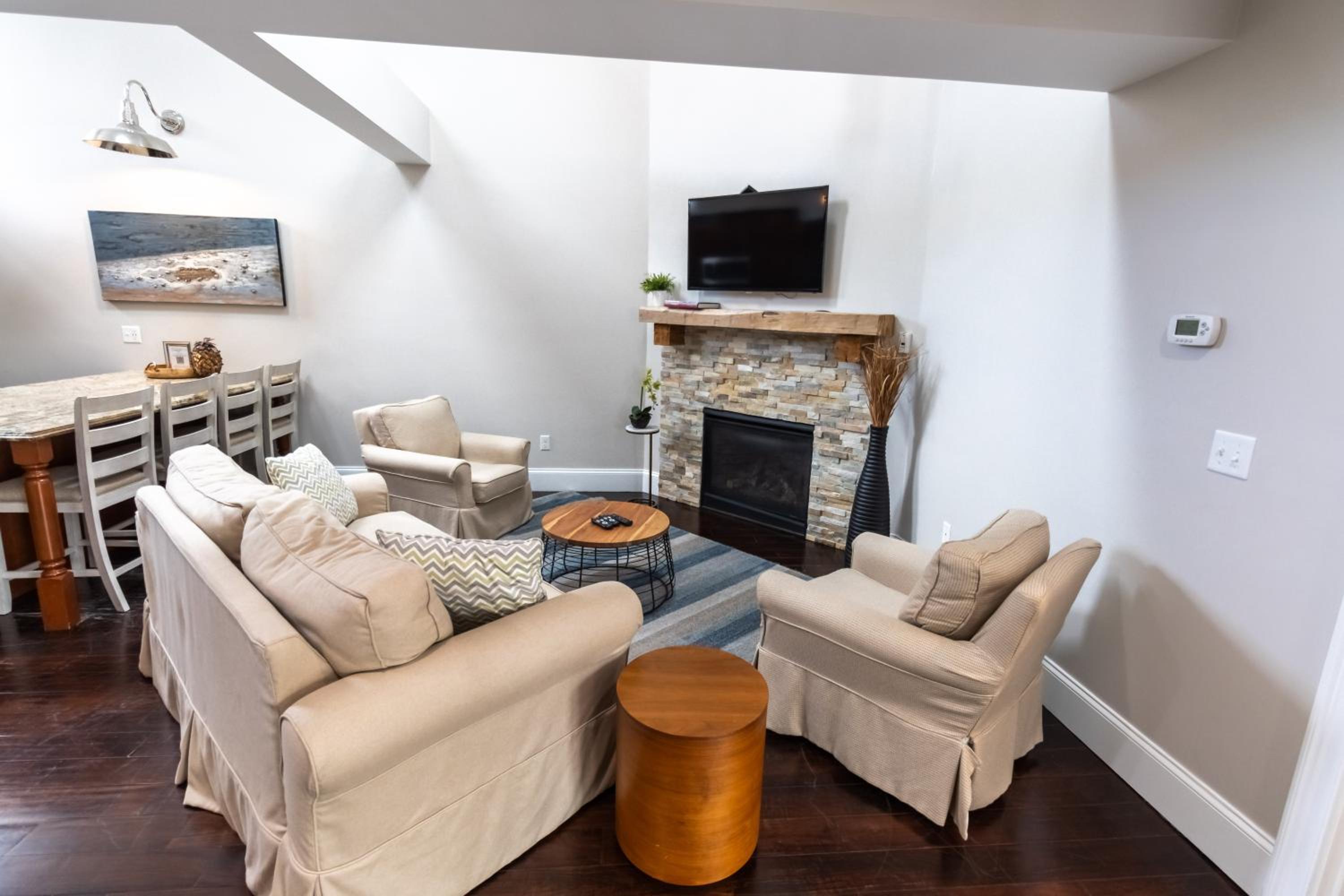 The Newport Lofts - 543 Thames Street