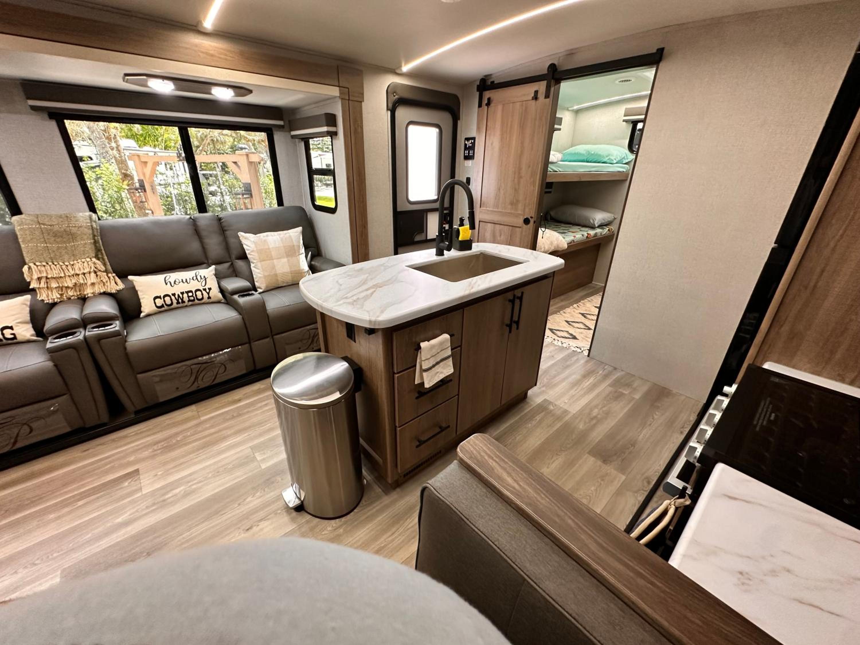 Camper RV in River Ranch - Property Image 22