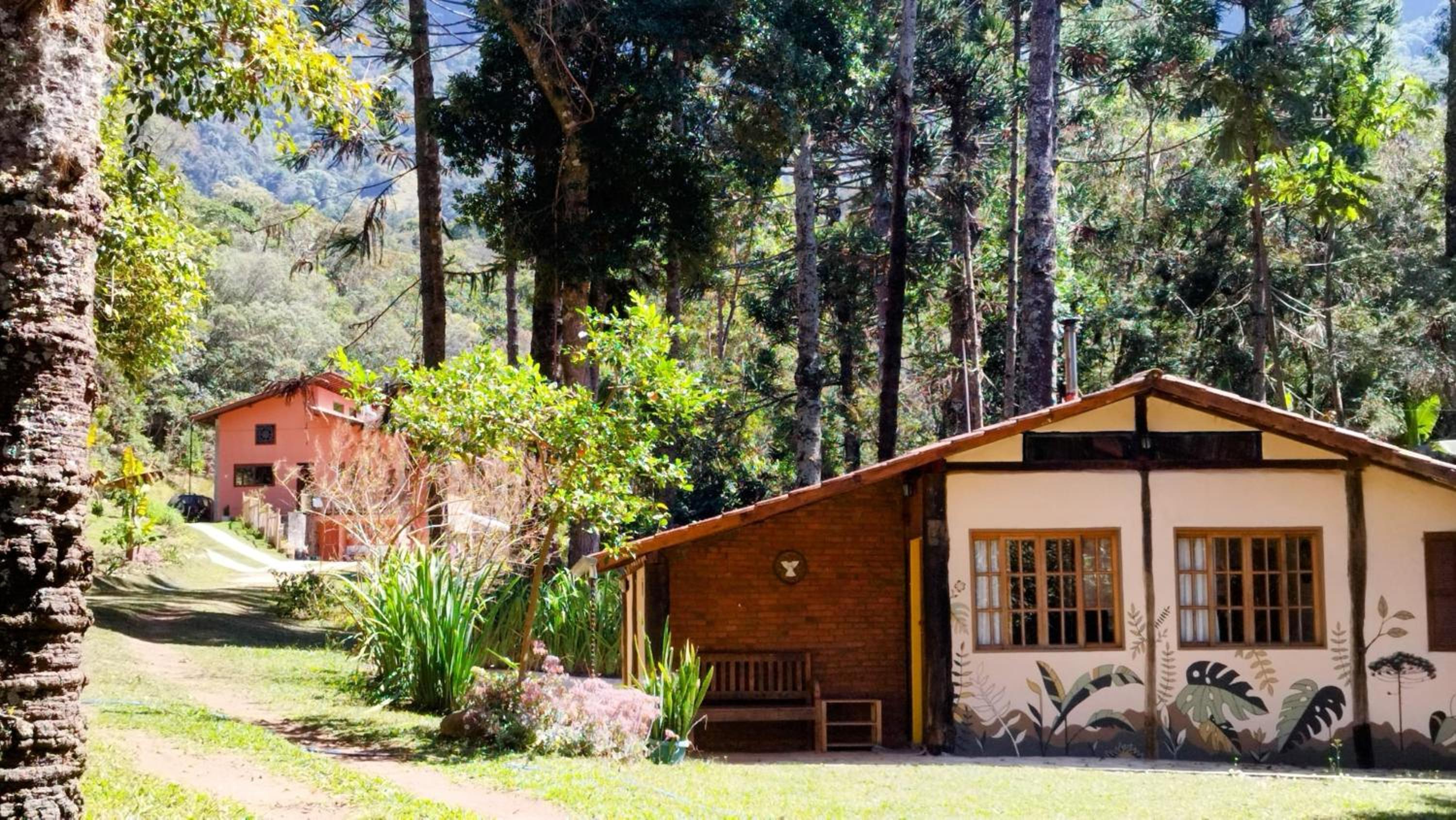Casa das Araucárias - Sítio Salamandra, Vale do Matutu