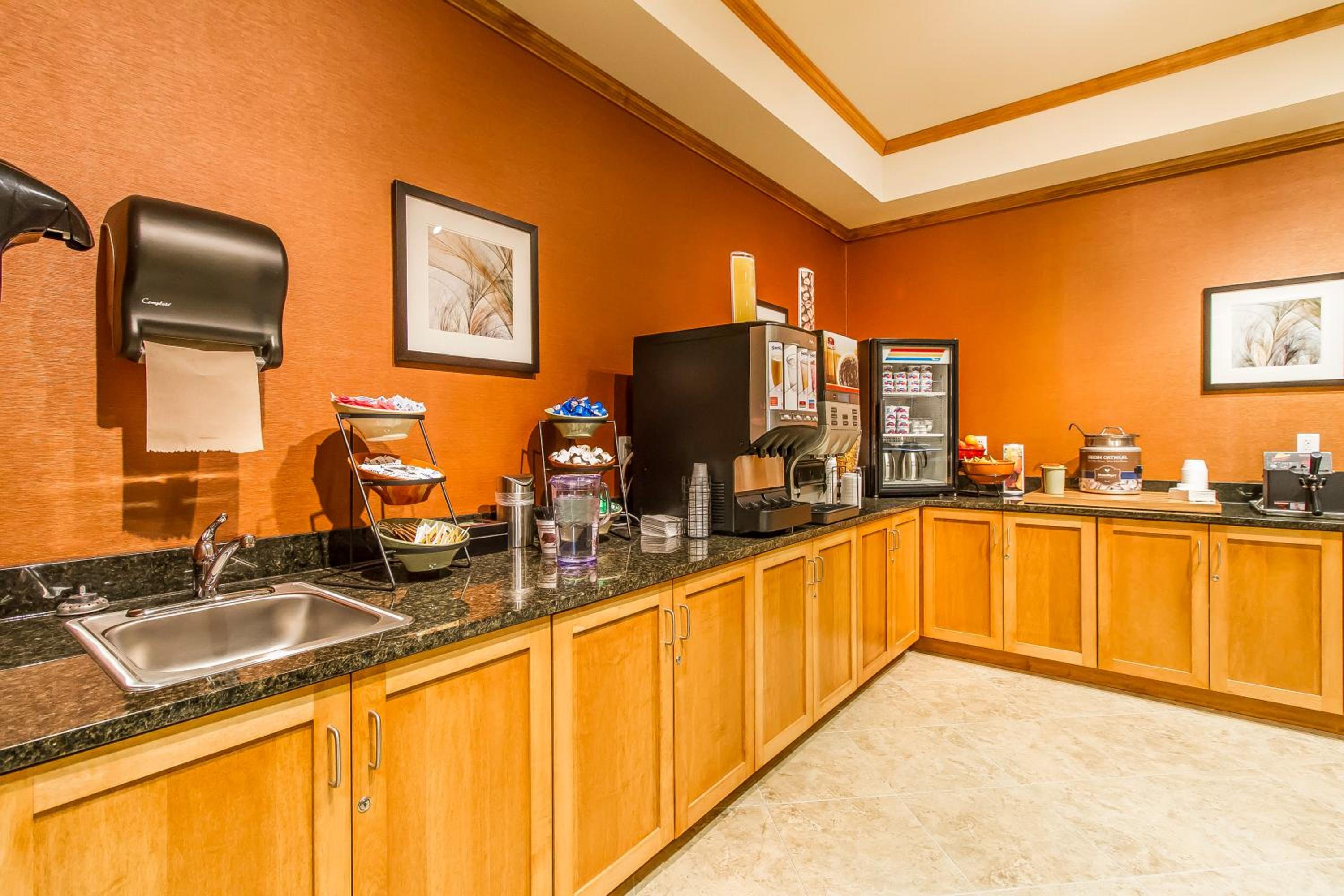 MainStay Suites Stanley, Photo 3