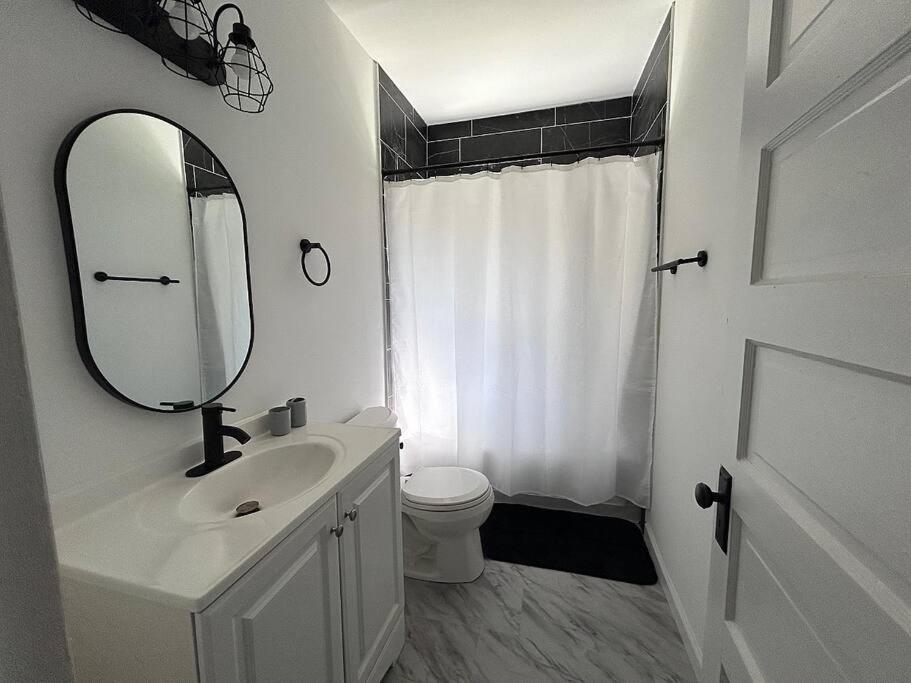 2Bed Apt Near University Hospital view 5