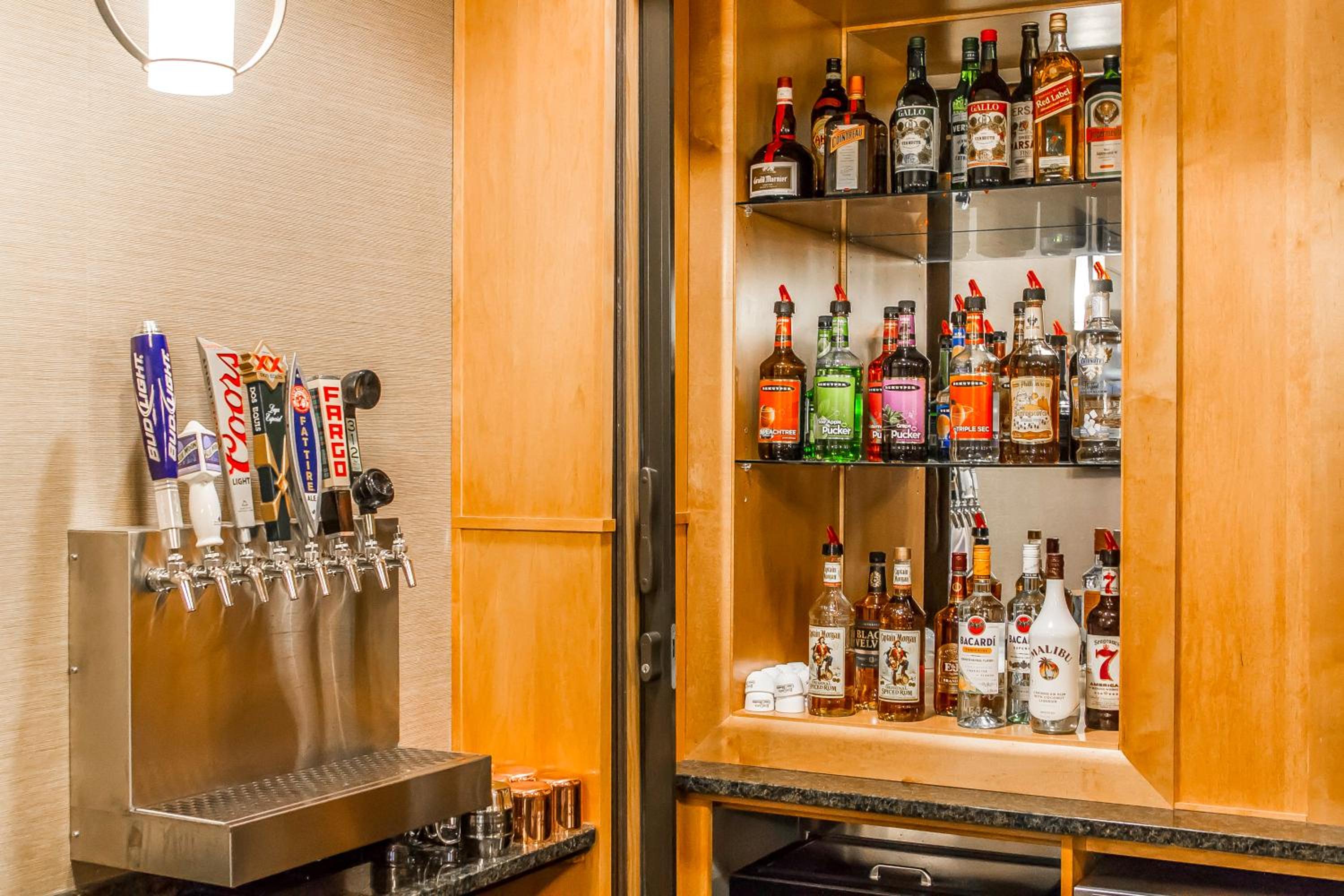 MainStay Suites Stanley, Photo 9