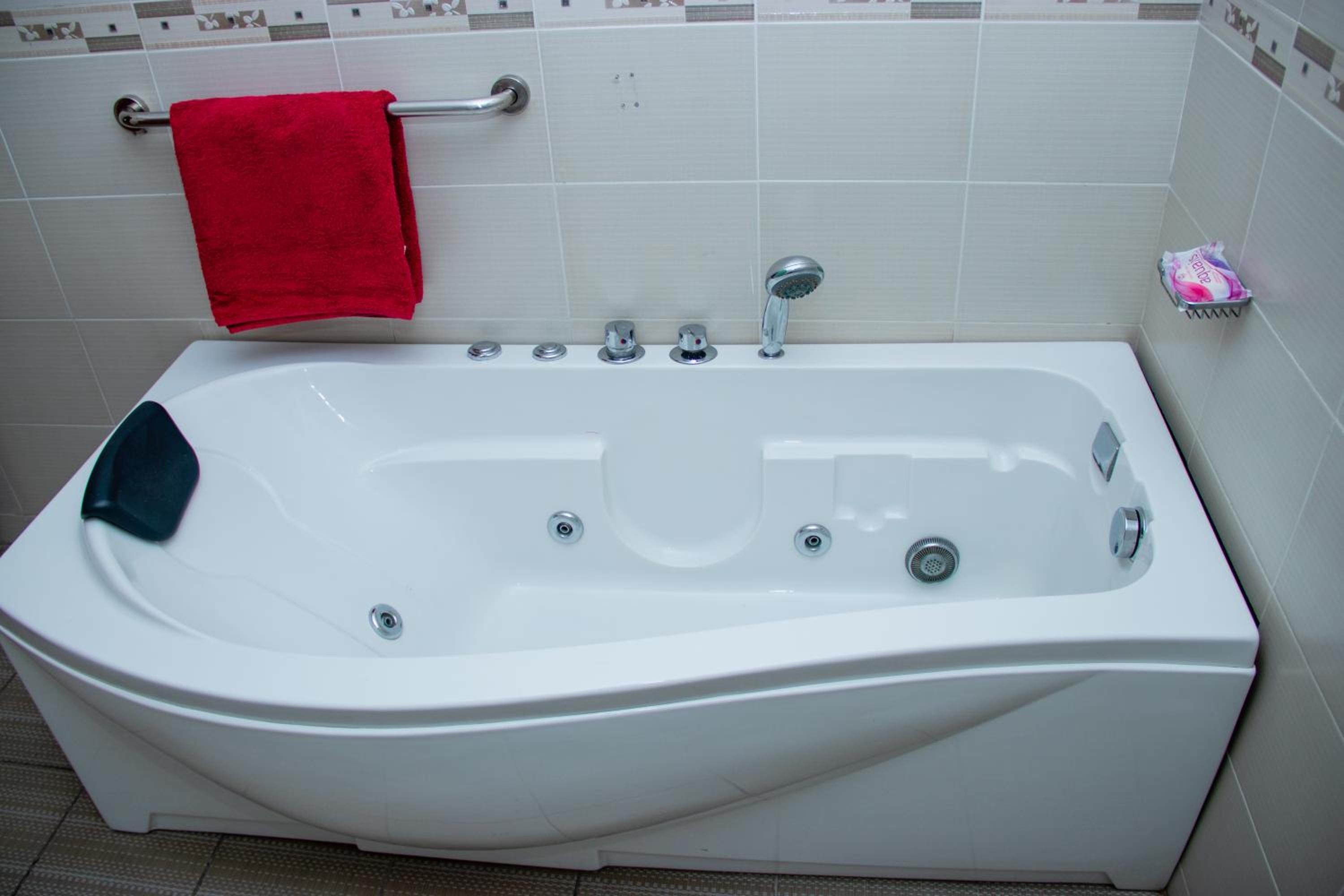 Sylla Luxor Garden Apartments