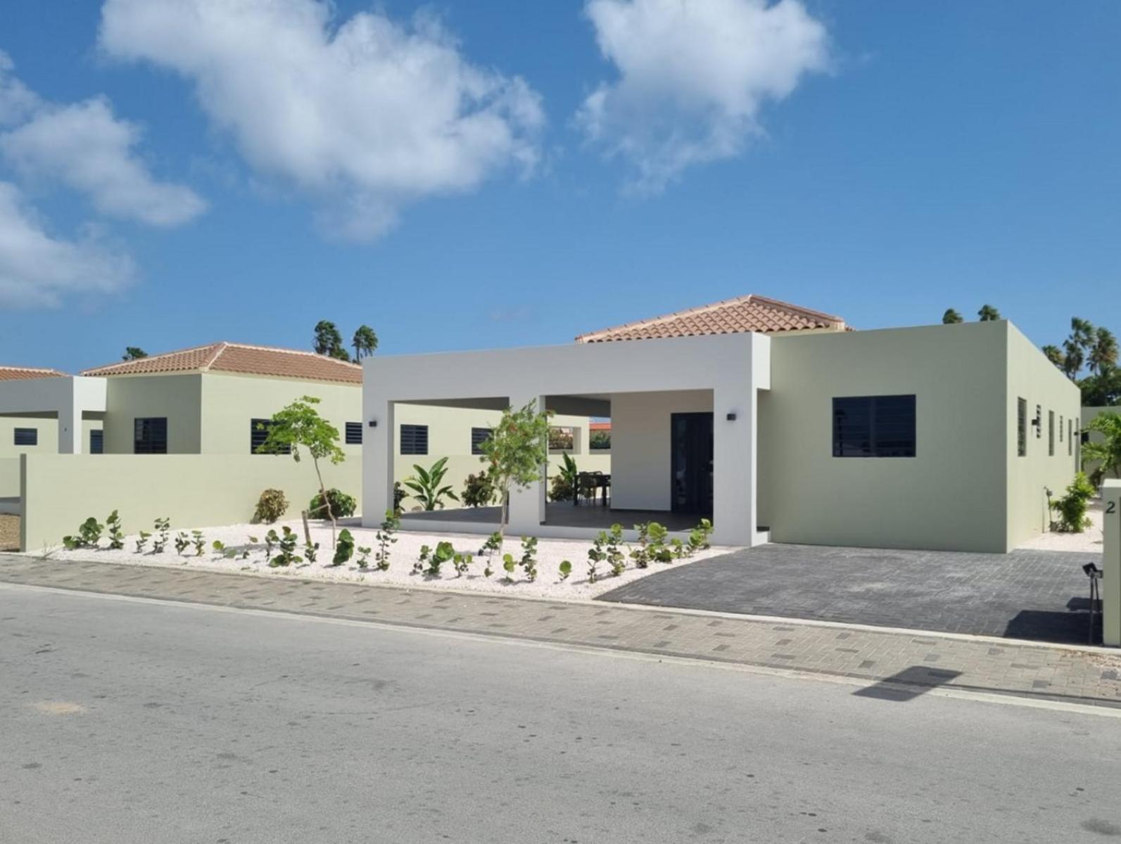 Villa Jasmijn with private pool, Mambo Beach