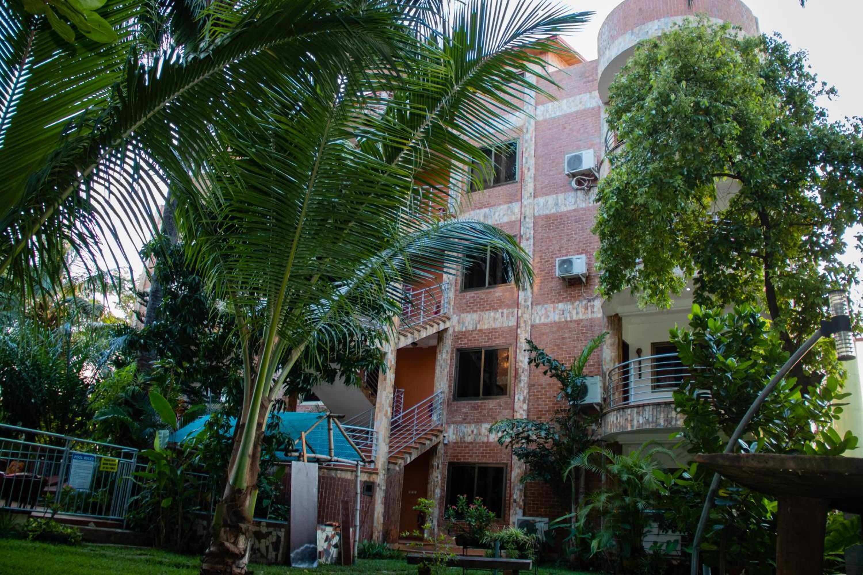 Sylla Luxor Garden Apartments