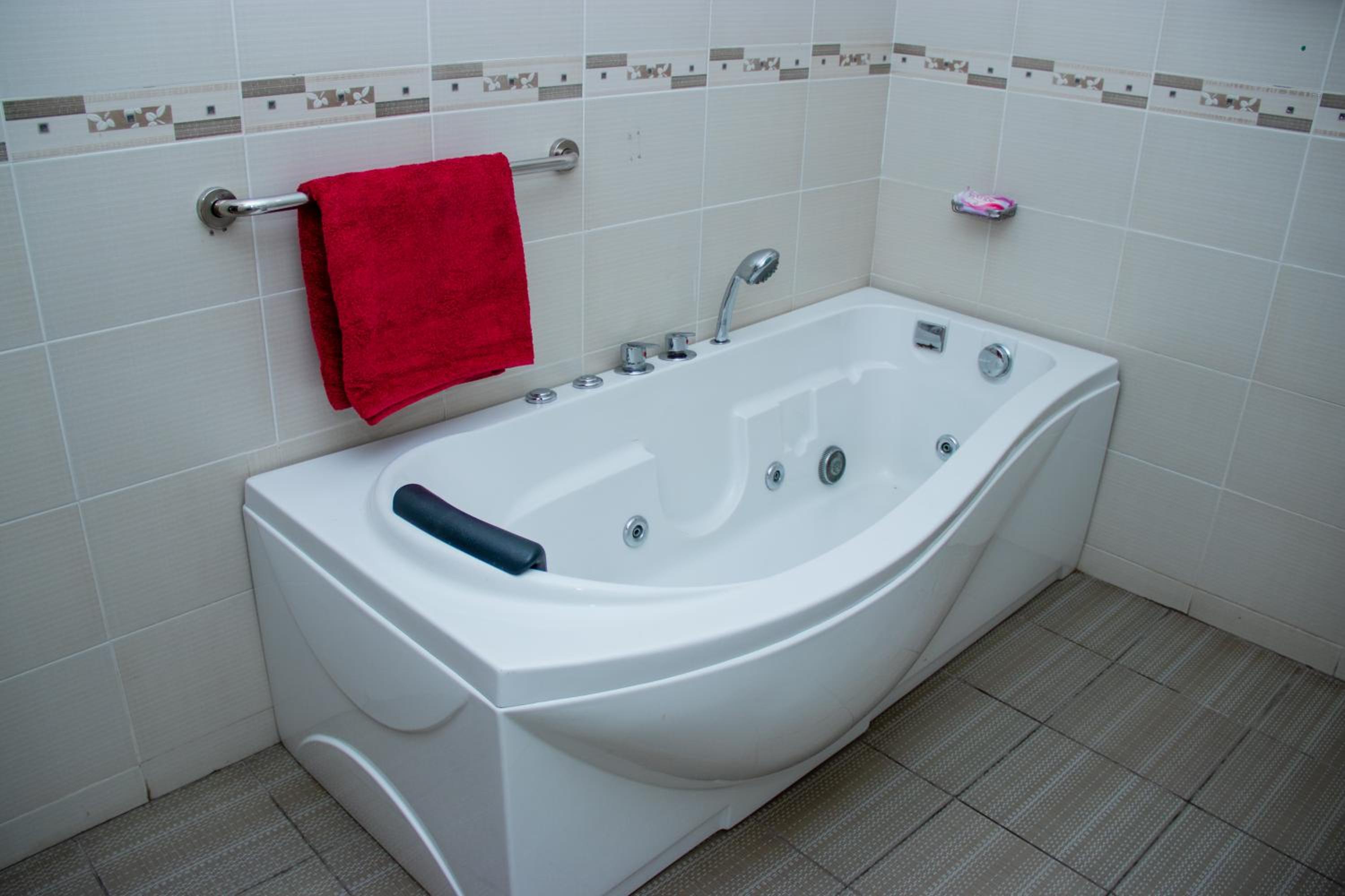 Sylla Luxor Garden Apartments