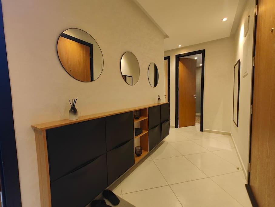 Luxe 3BR App Royal Golf with Piscine, Airco & Wifi view 4