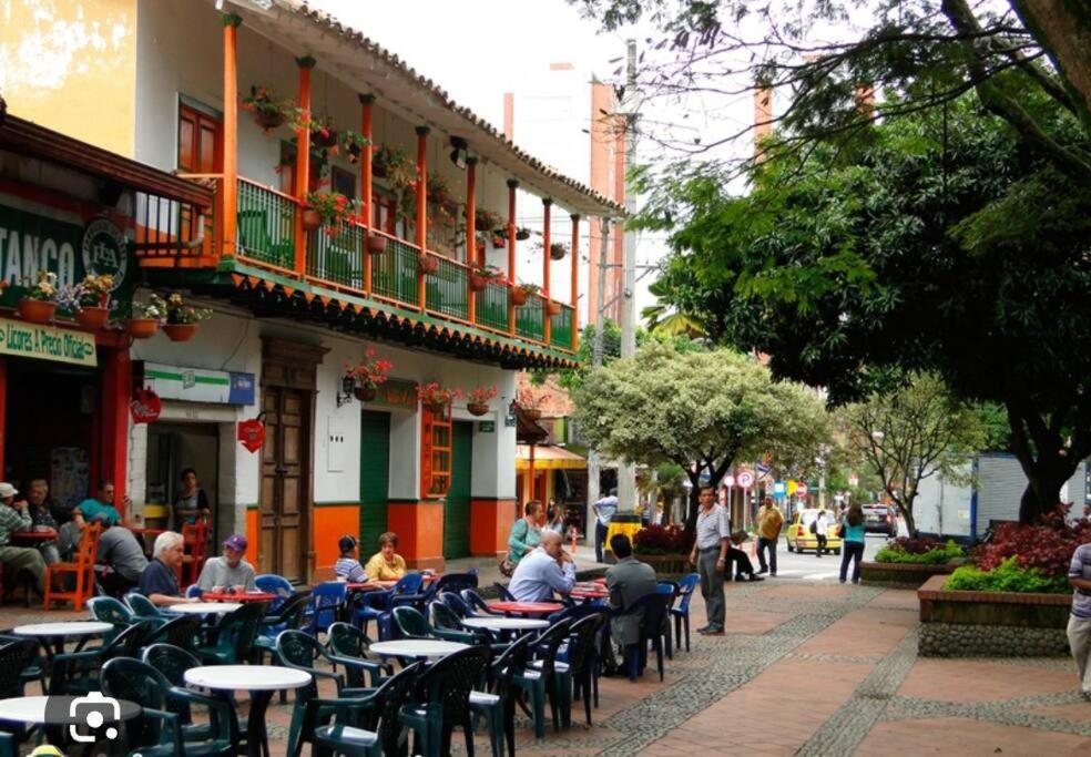 Oasis urbano, cerca a todo, a una cuadra del metro