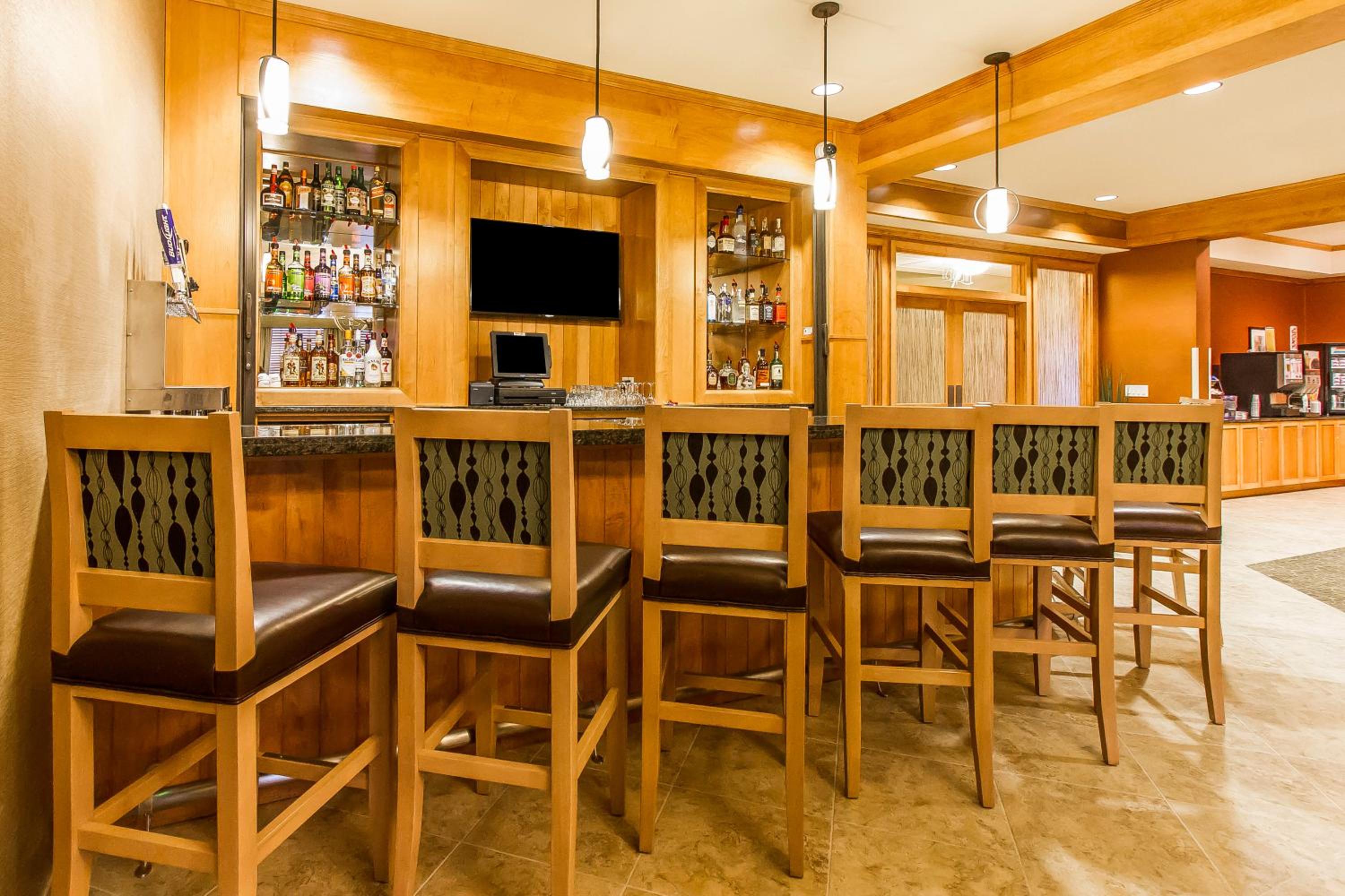 MainStay Suites Stanley, Photo 12