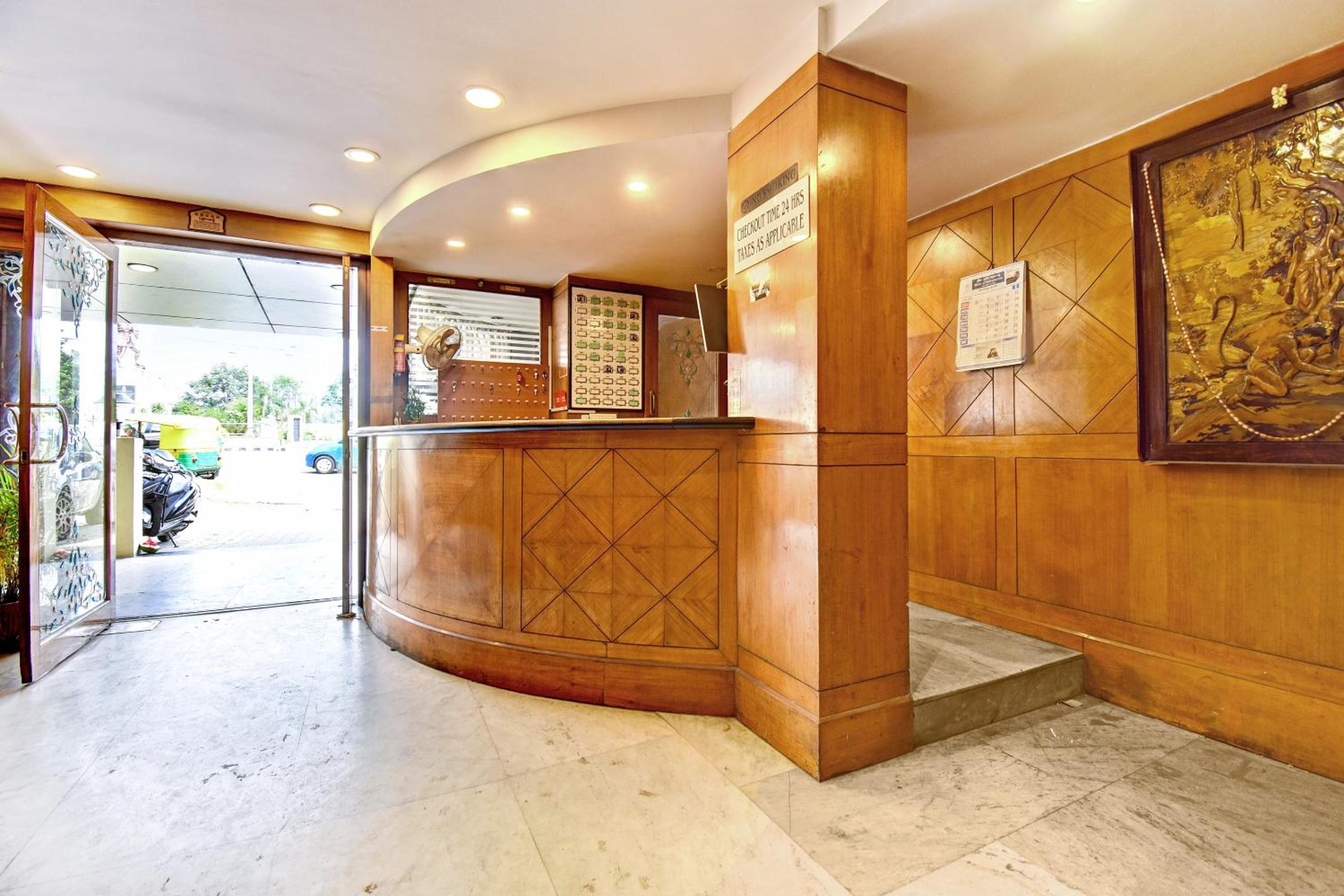Lobby & Reception
