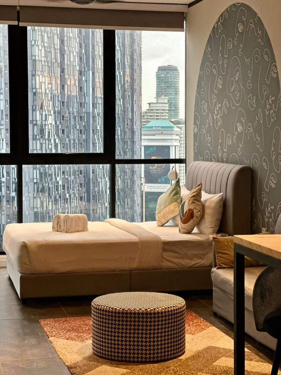 Scarletz Suites KLCC Twin Tower Infinity Pool by One39 KL