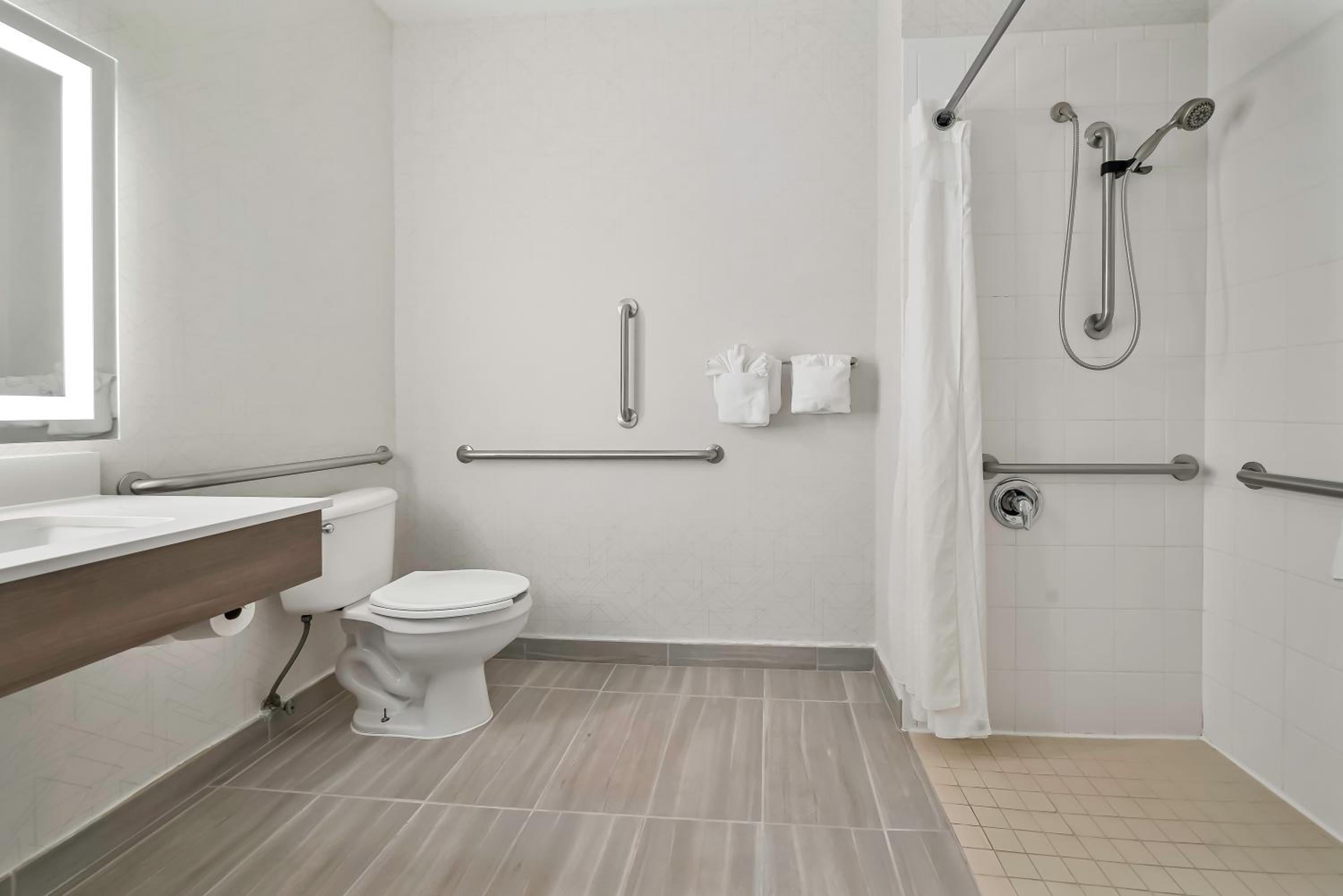 Palestine Vacations - Holiday Inn Express Palestine, an IHG Hotel - Property Image 11