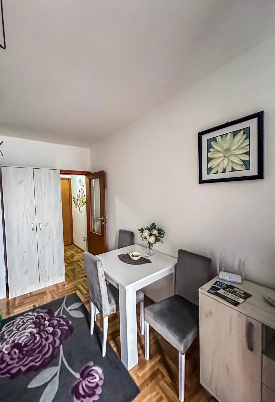 Zora Apartment