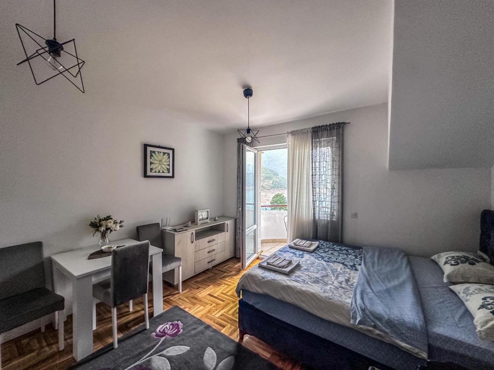 Zora Apartment