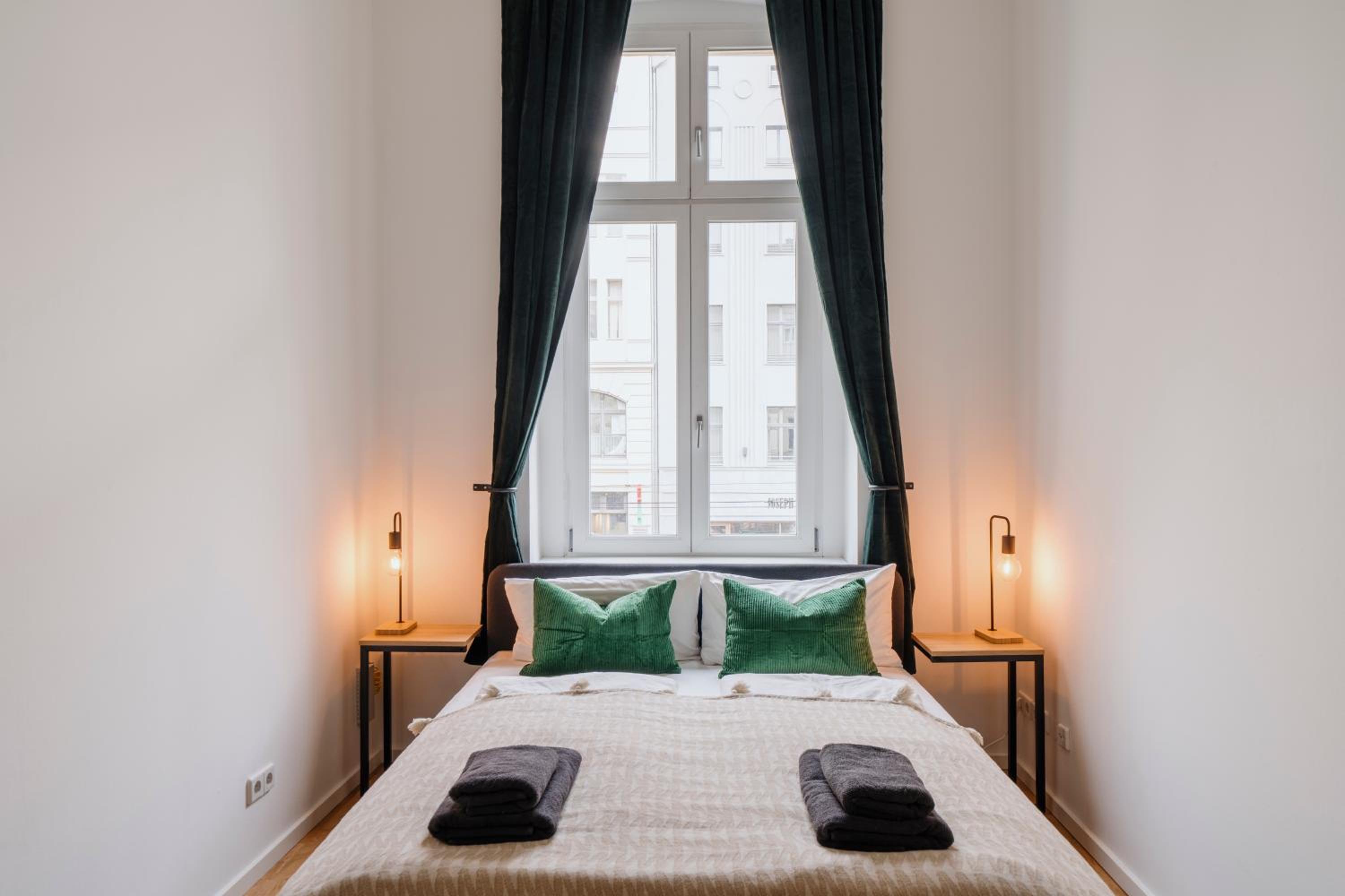 Homely Berlin - Chic Flat, City View, Subway, Café, River