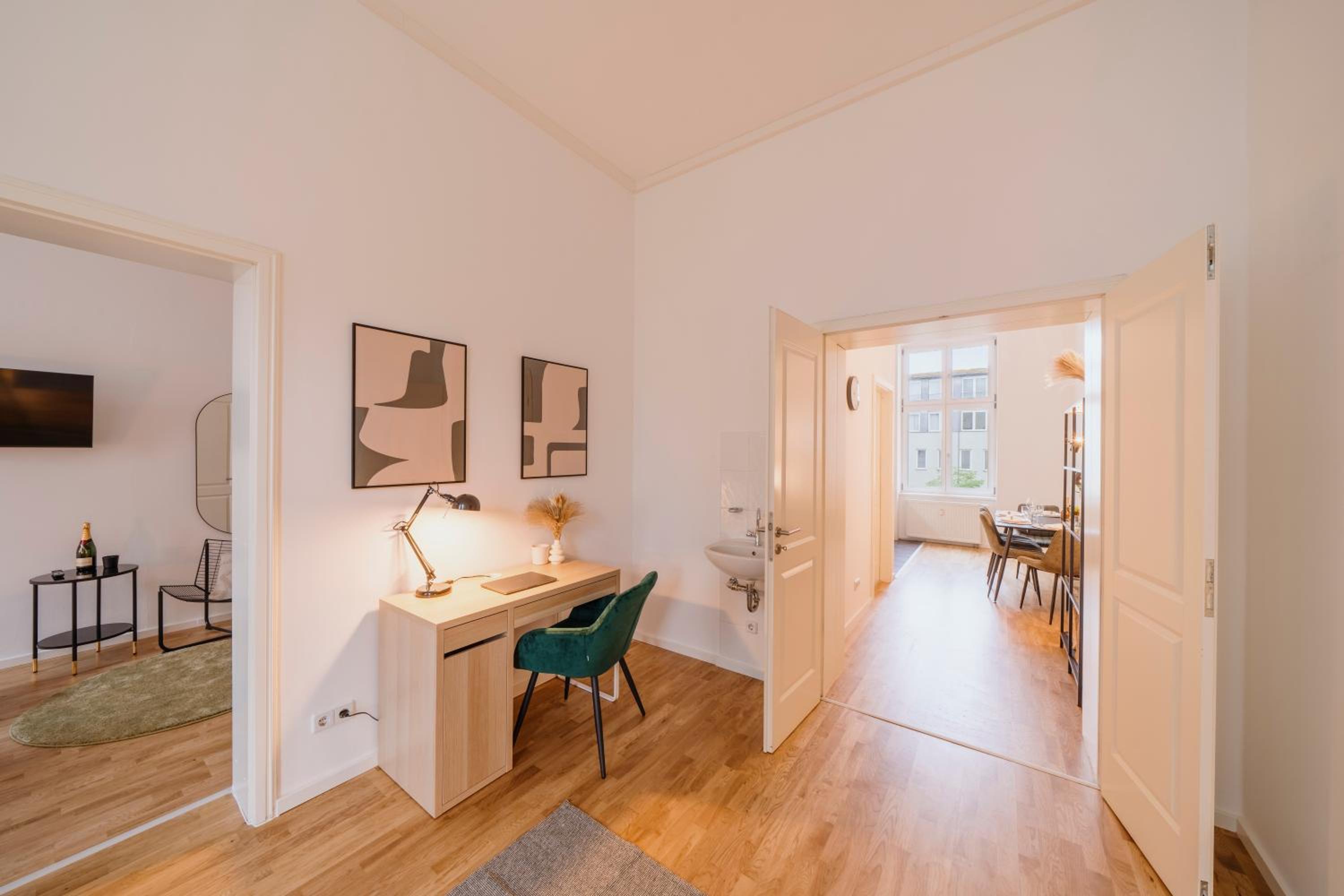 Homely Berlin - Chic Flat, City View, Subway, Café, River