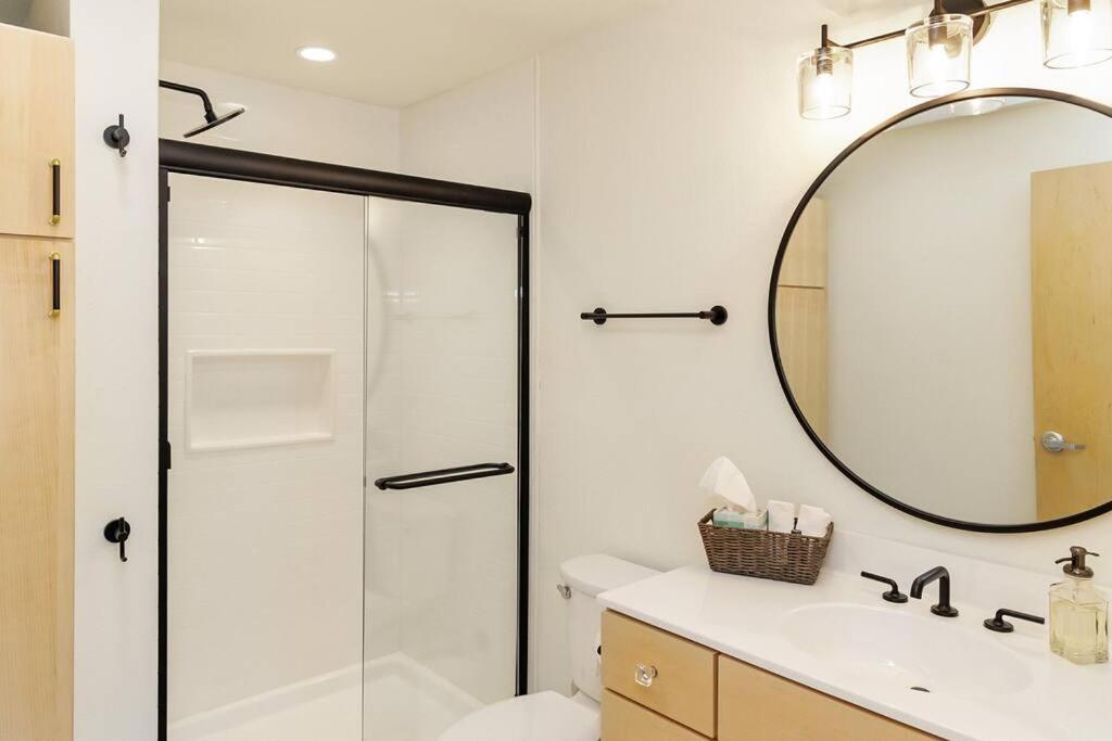 Brand New 2 BR Downtown Burlington! 302N view 2