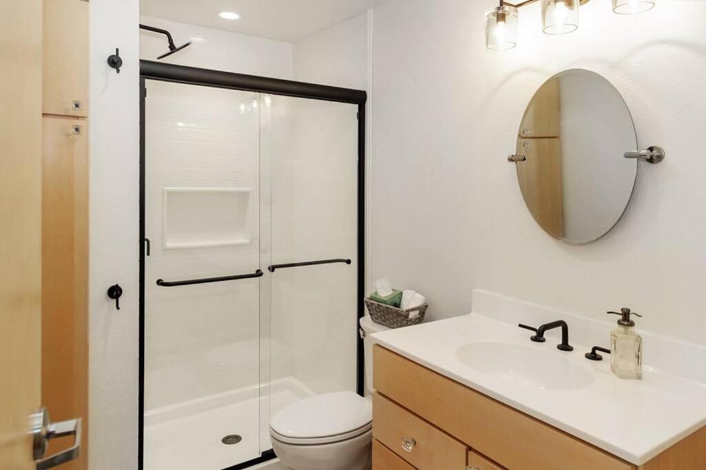 Brand New 2 BR Downtown Burlington! 302N view 4