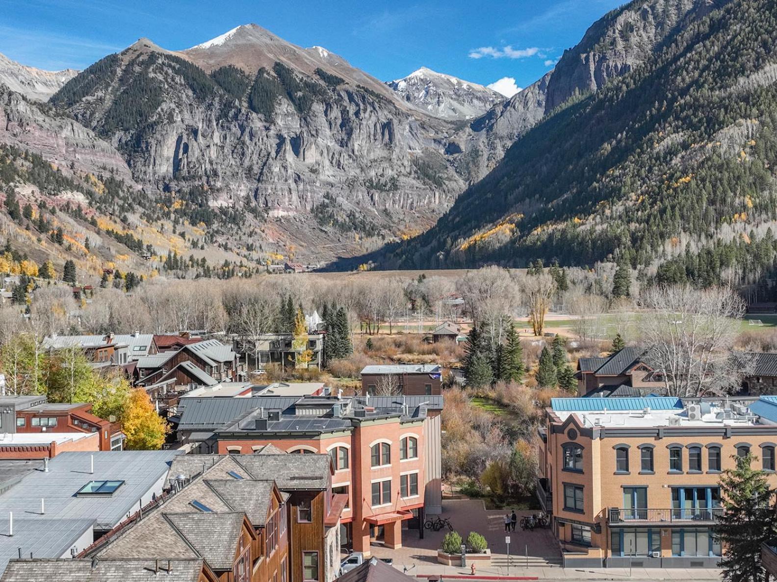 Most Luxurious1Br in town And steps to the Gondola view 2