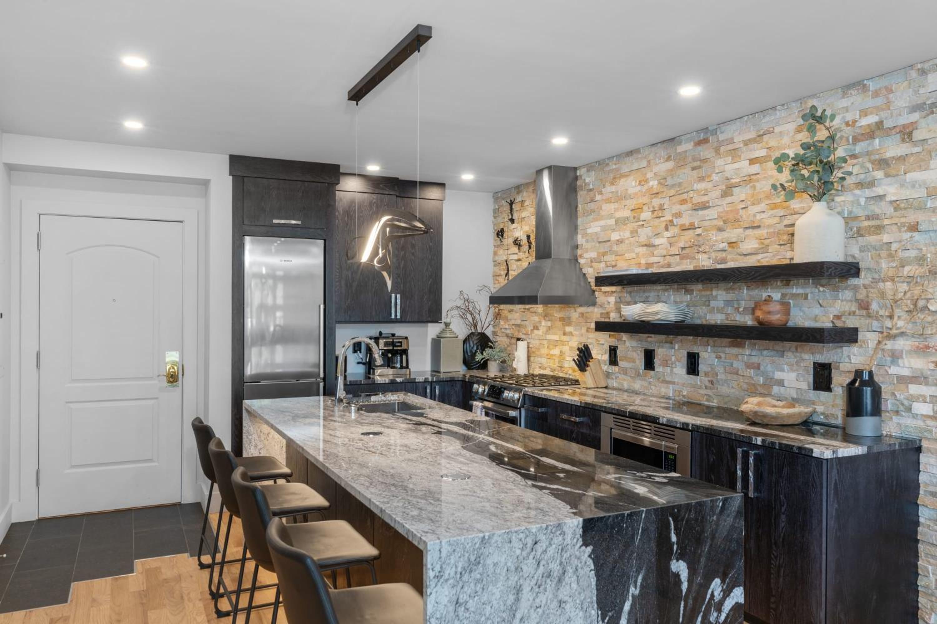 Most Luxurious1Br in town And steps to the Gondola view 3