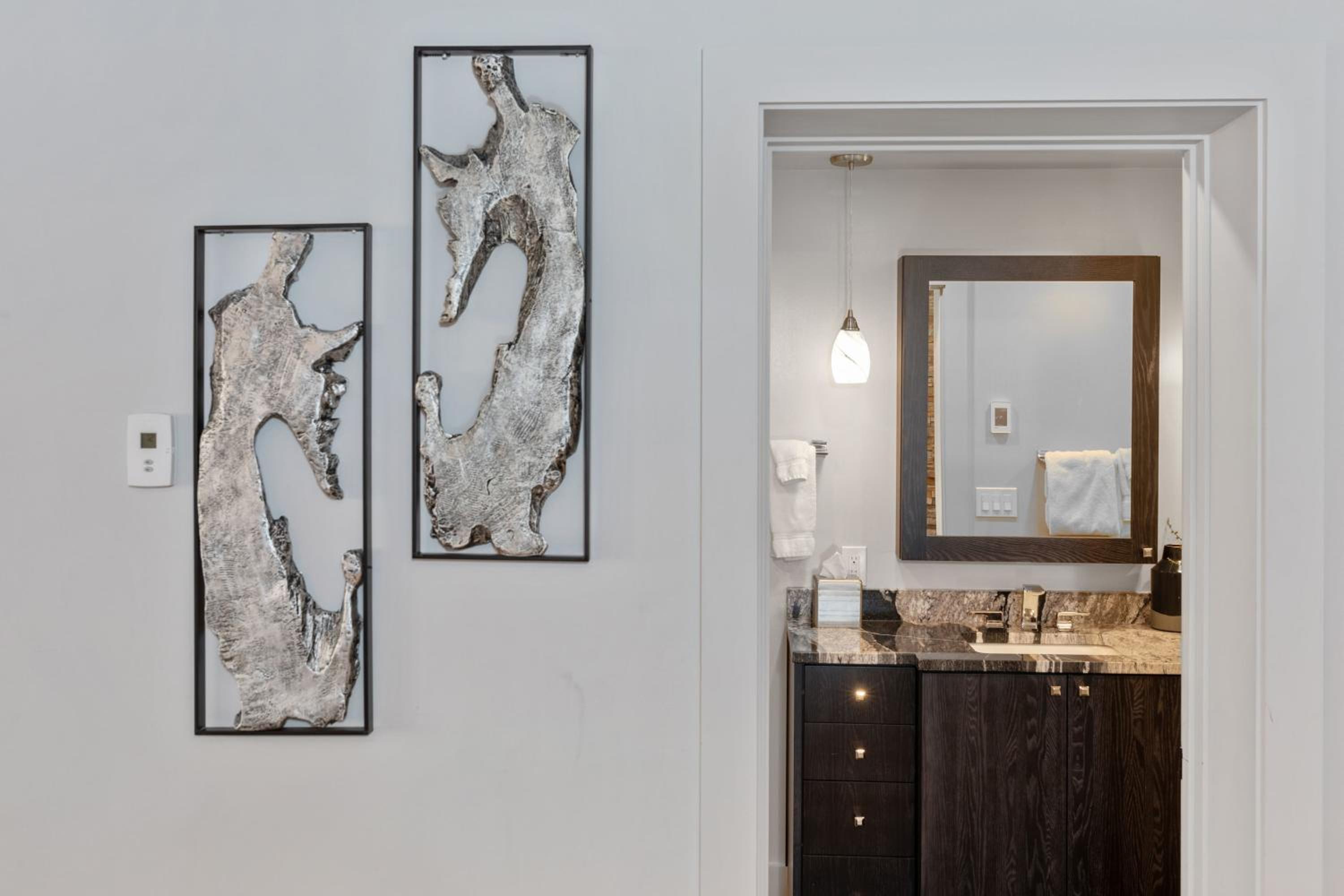 Most Luxurious1Br in town And steps to the Gondola view 4