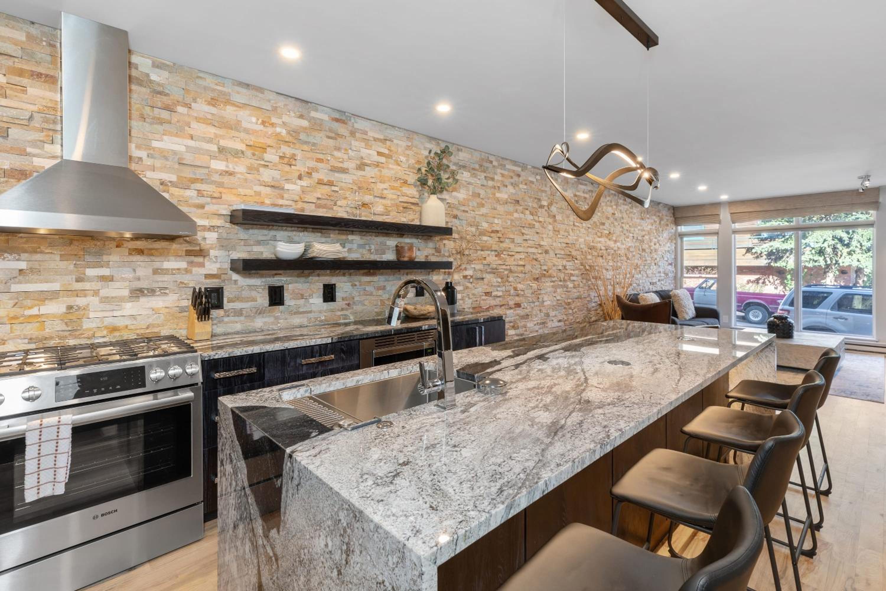 Most Luxurious1Br in town And steps to the Gondola view 5