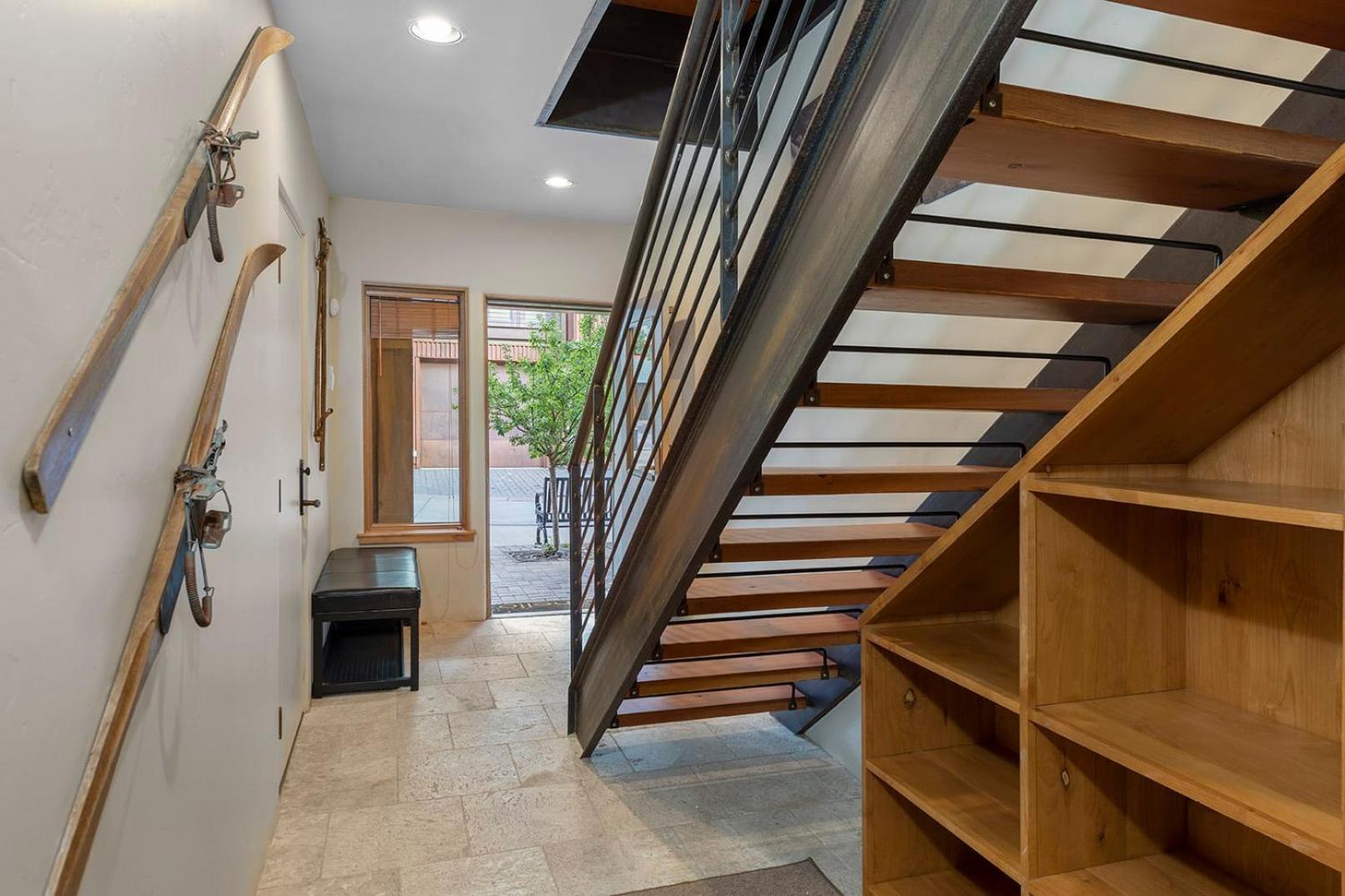 3br 3 1 2Ba Center of Everything New Listing On Our New Home view 5