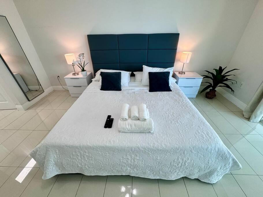 Luxury 36th Floor Suite, 2 Bedrooms & 3 Beds, 1 King, 1 Queen, Balcony w Sea View, Free Parking