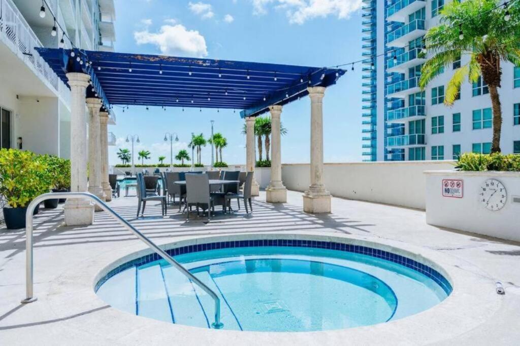 Luxury 36th Floor Suite, 2 Bedrooms & 3 Beds, 1 King, 1 Queen, Balcony w Sea View, Free Parking