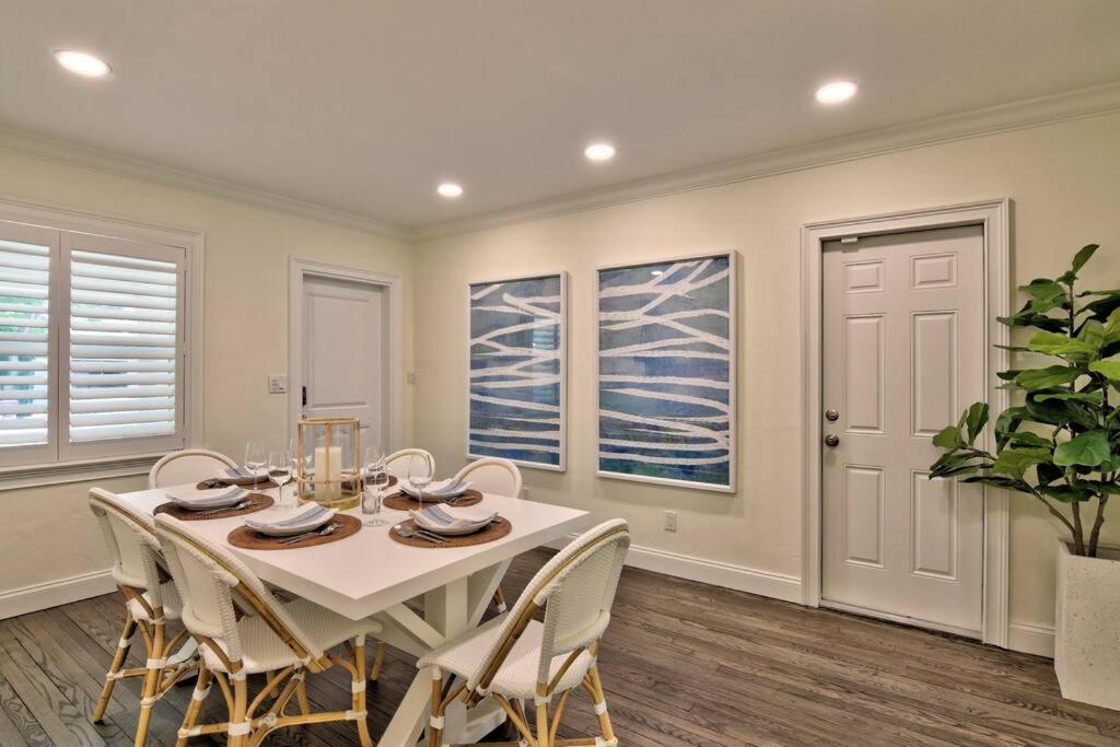 Gorgeous Las Olas - Heated Pool, Close to Beach view 4