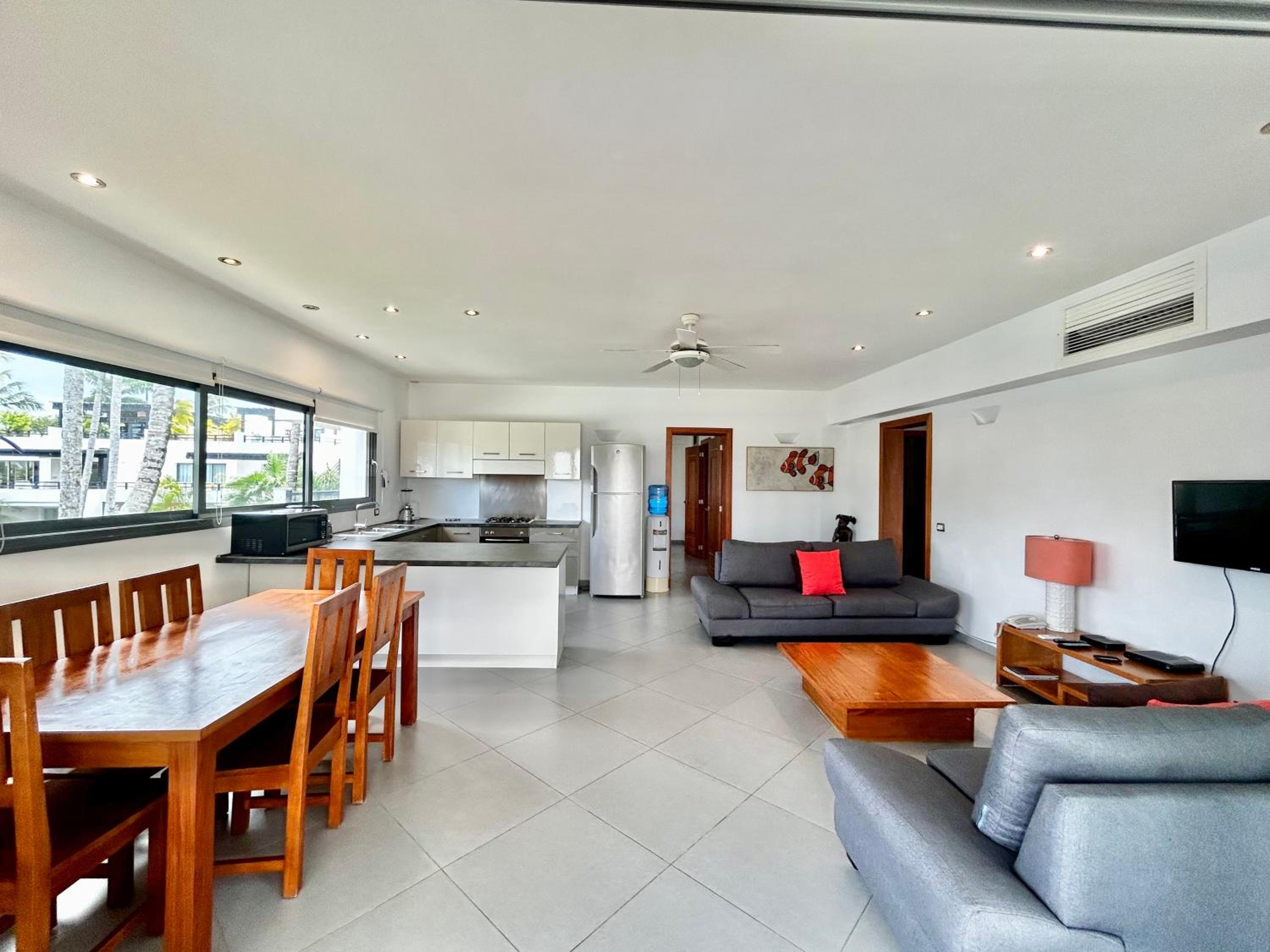 Beachfront complex 3BD 3BA with pool view 4