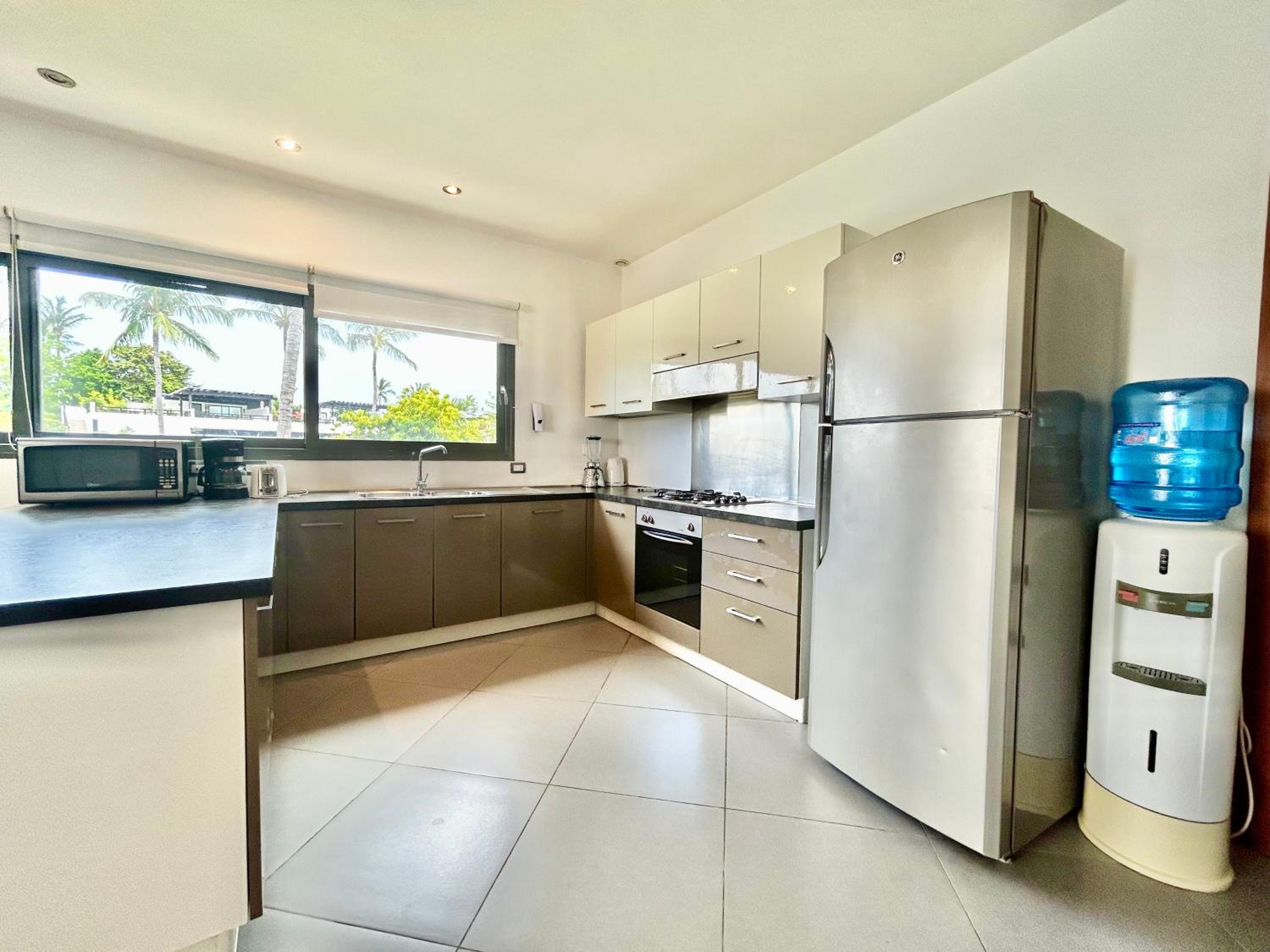 Beachfront complex 3BD 3BA with pool view 5