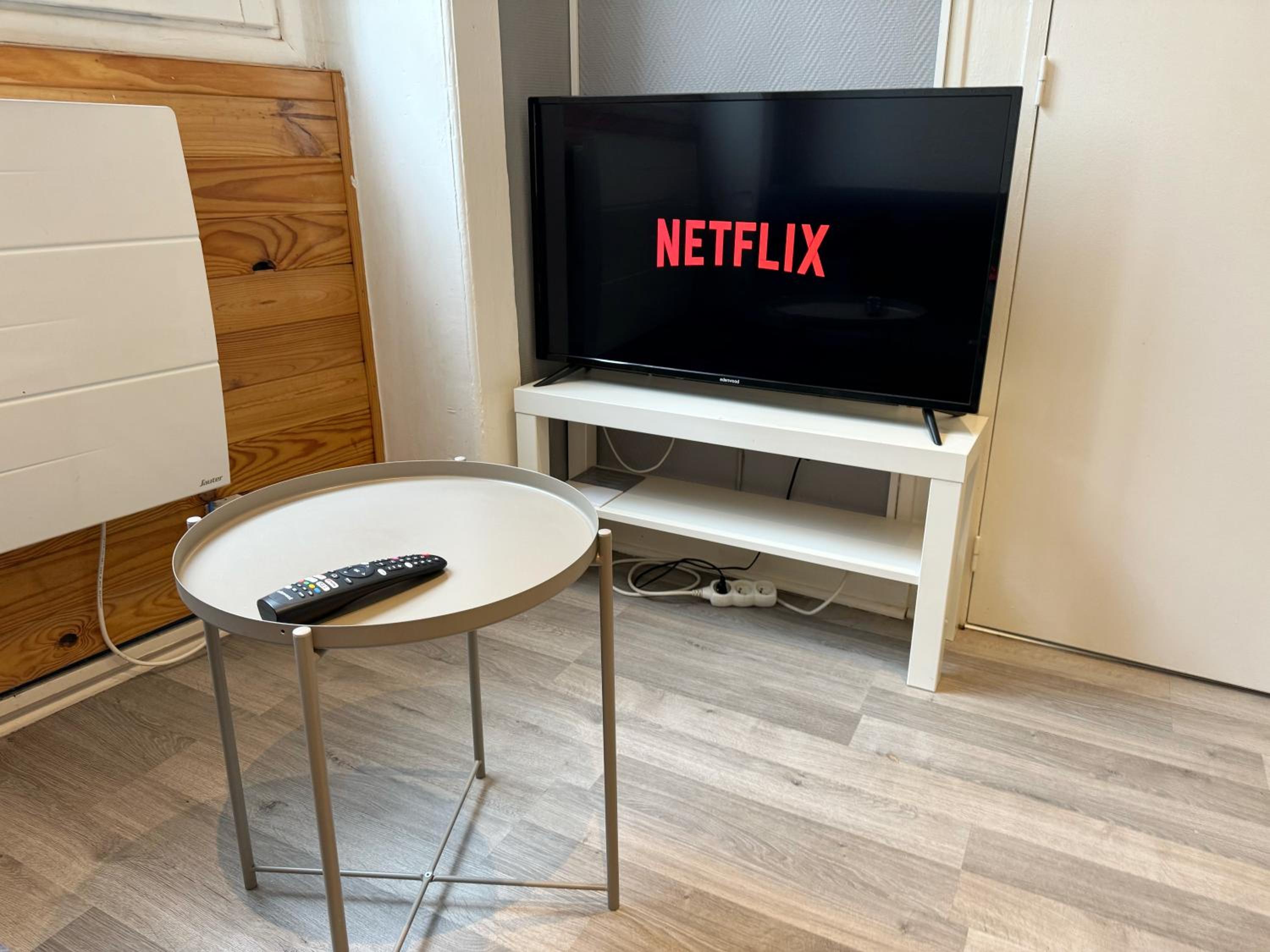 010 CHIC & COSY F1 29m2 HYPERCENTRE WIFI SMART TV NETFLIX