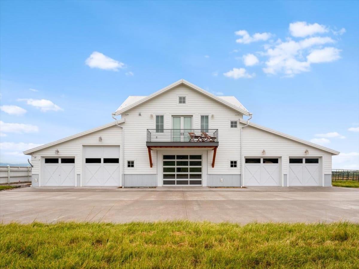 Modern Ranch Home on Private 5 Acres view 3