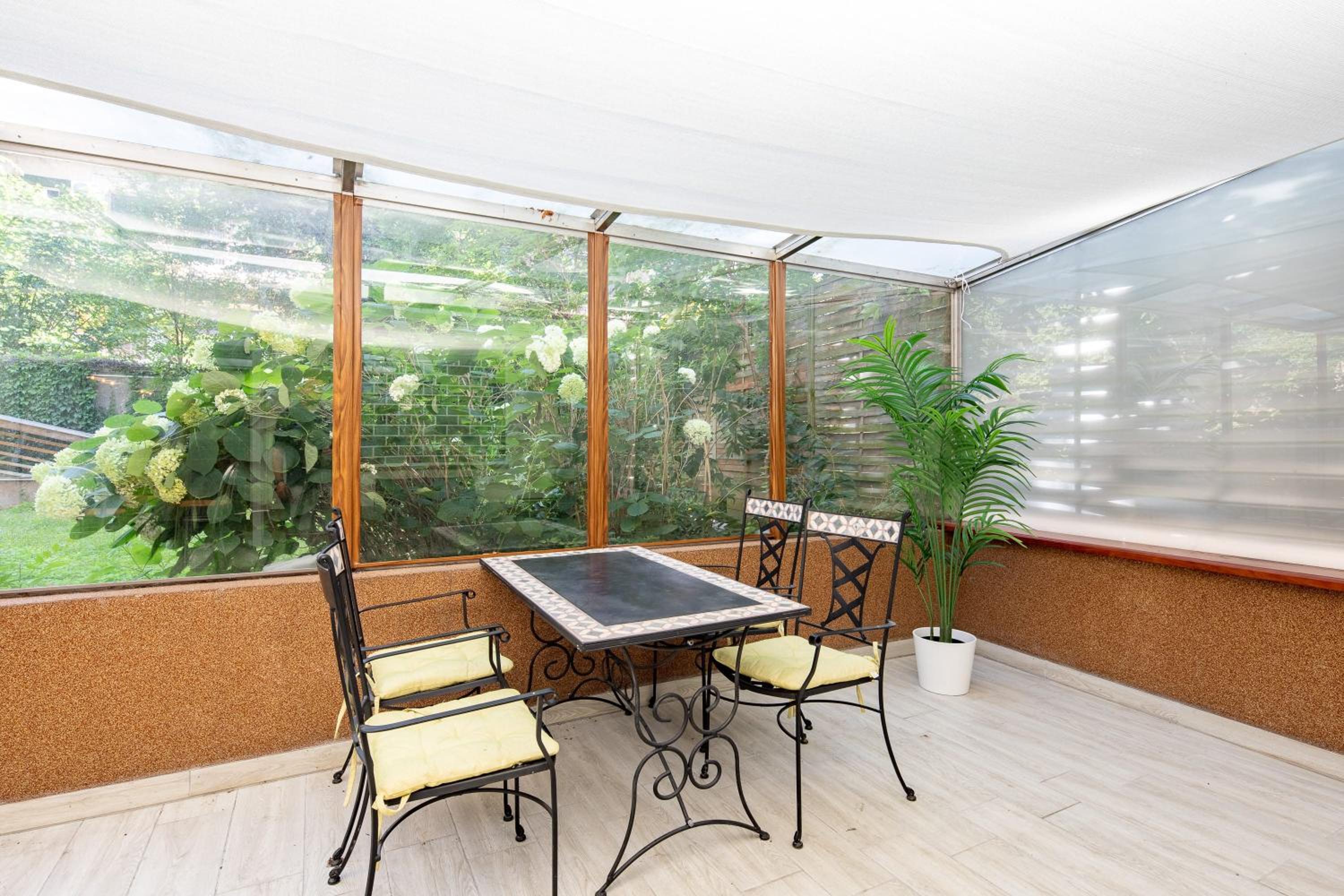 Central - Spacious - Green - Modern view 4