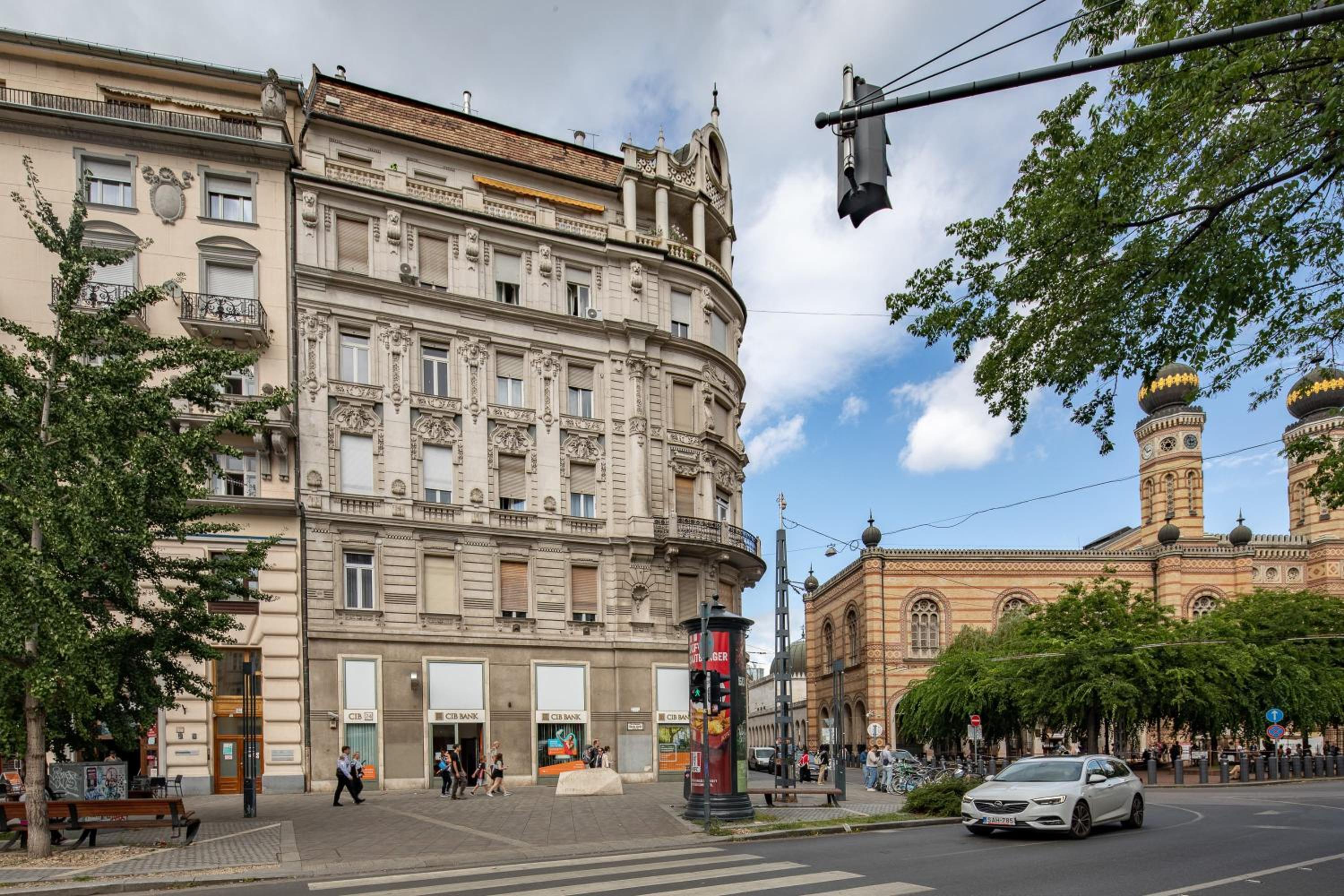 Ultra Central Luxury