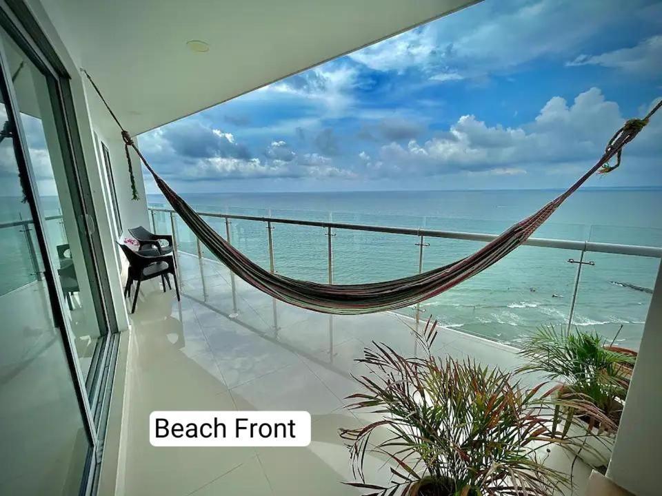 Apto Moderno Frente Al Mar Hermosas Vistas- A 7 Minutos del Centro Histórico y del Aeropuerto Internacional