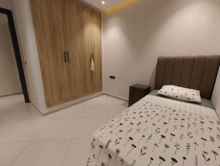 Royalty Chic 3 Bedroom App Du Golf with Airco and Wifi view 5