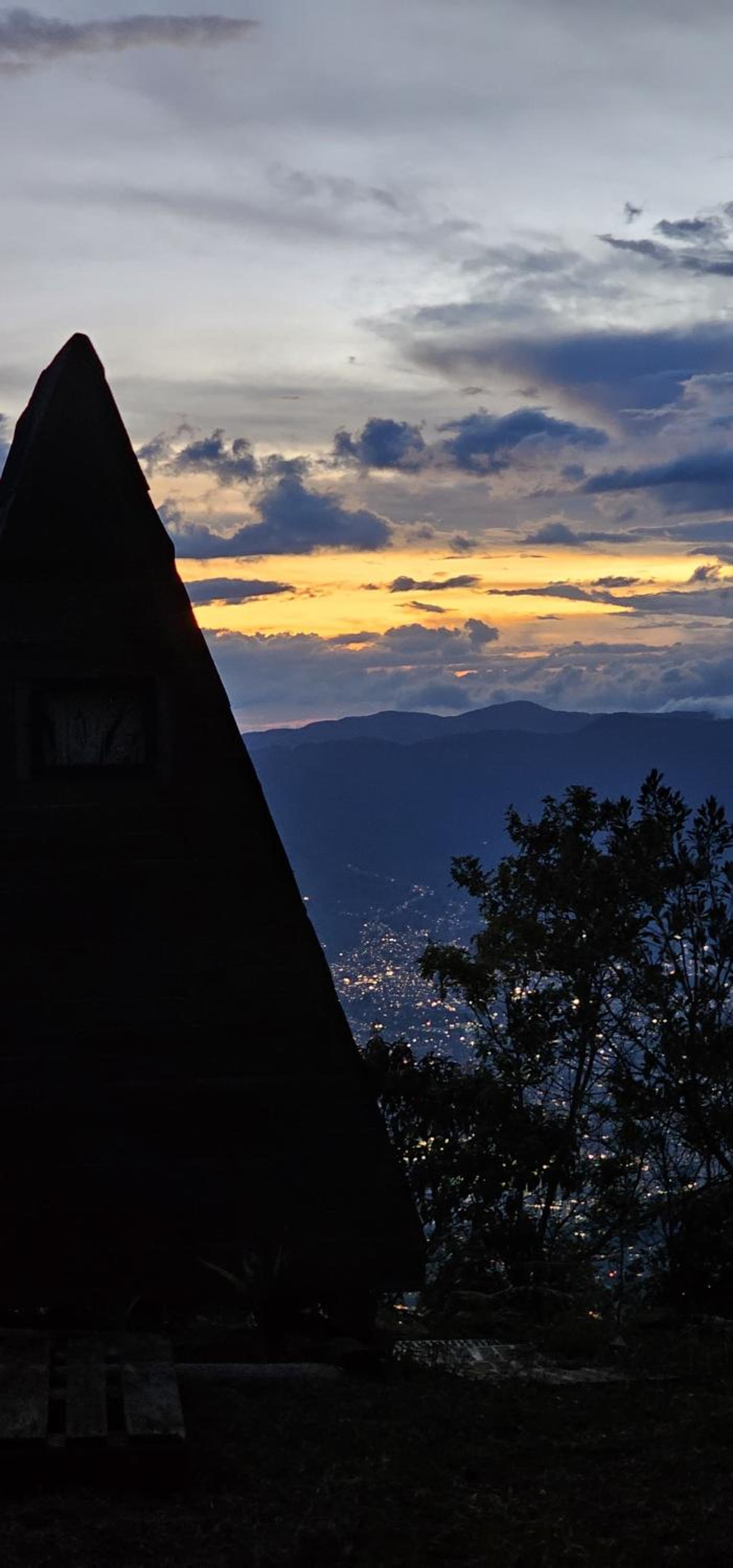Glamping SABIA con Wifi, fogata y vistas de Medellín