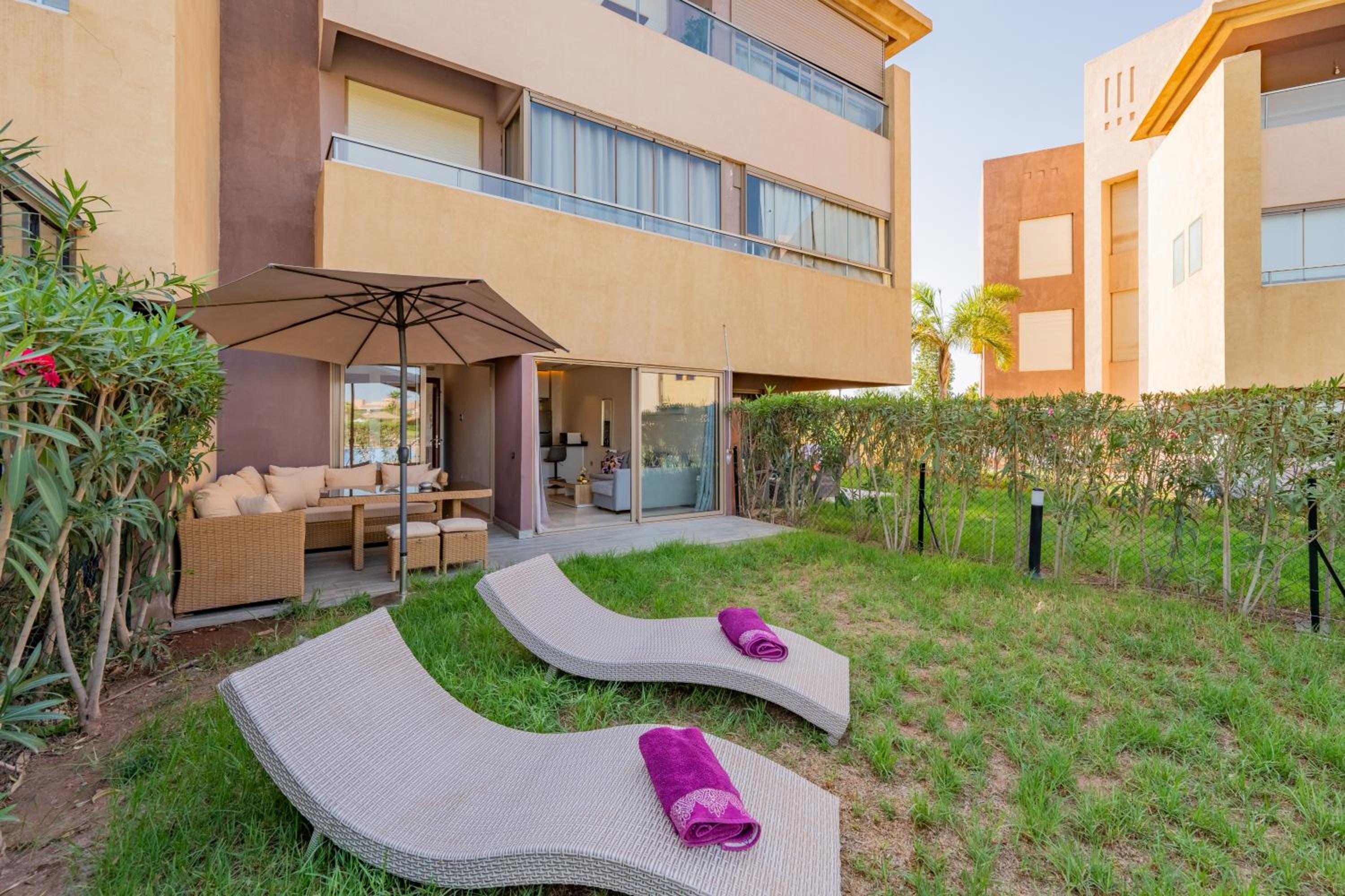 Relax Front of Pool - Golf- Fiber Optic view 5