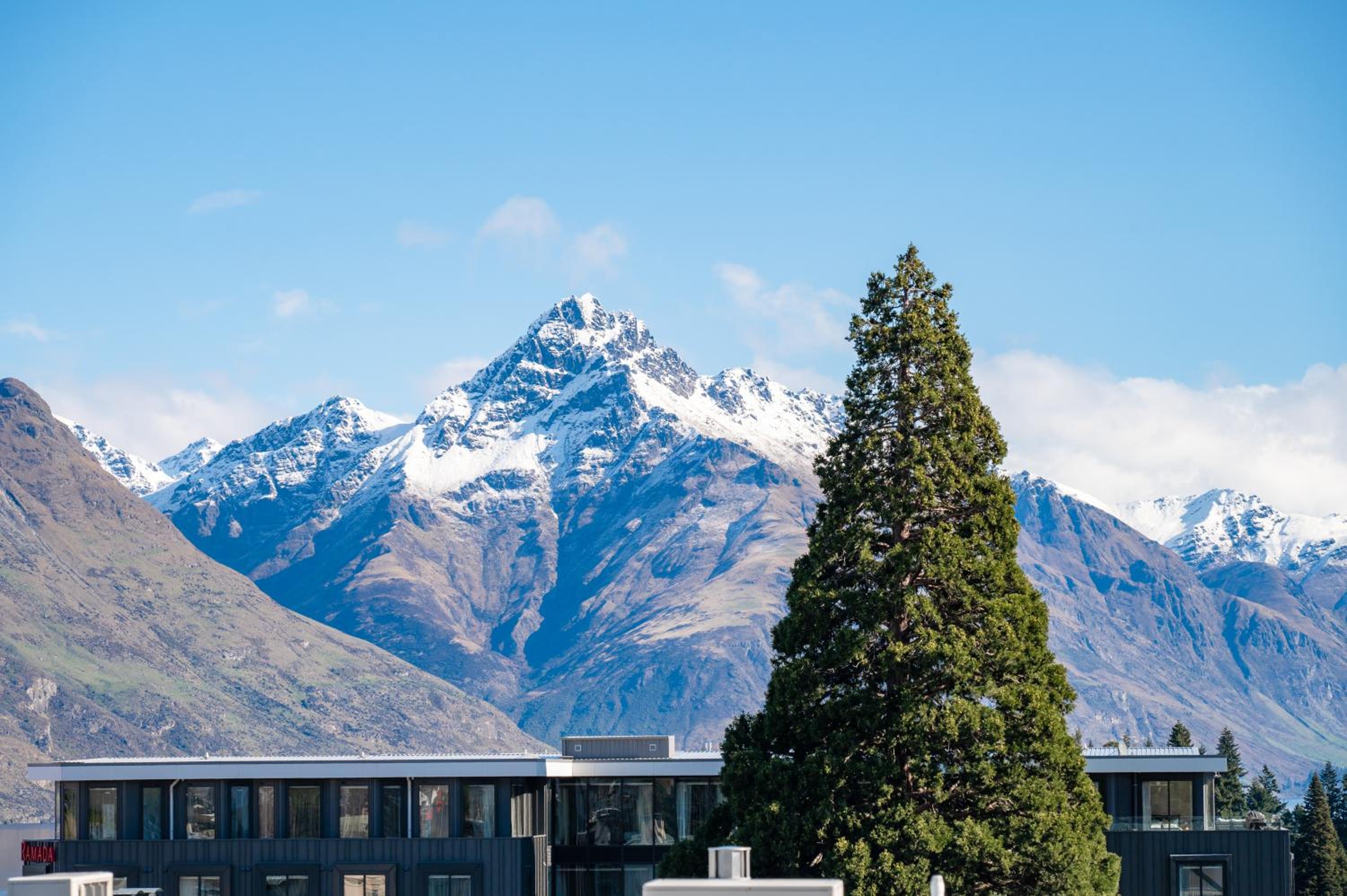 Peak Views Penthouse-Walk To Town-Free Parking-BBQ view 5