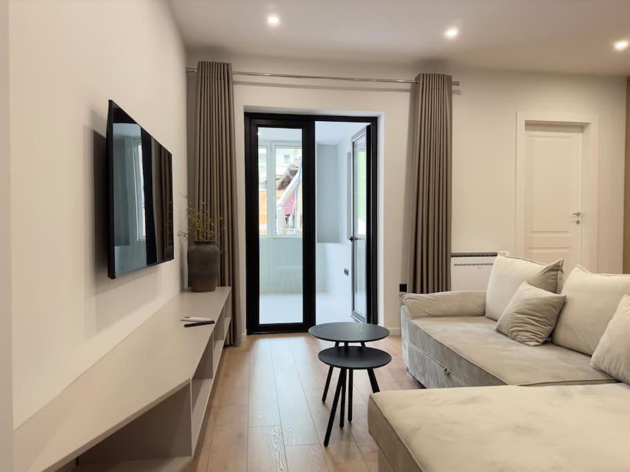 Modern meets Comfort 2 Br Apartment in central Bllok