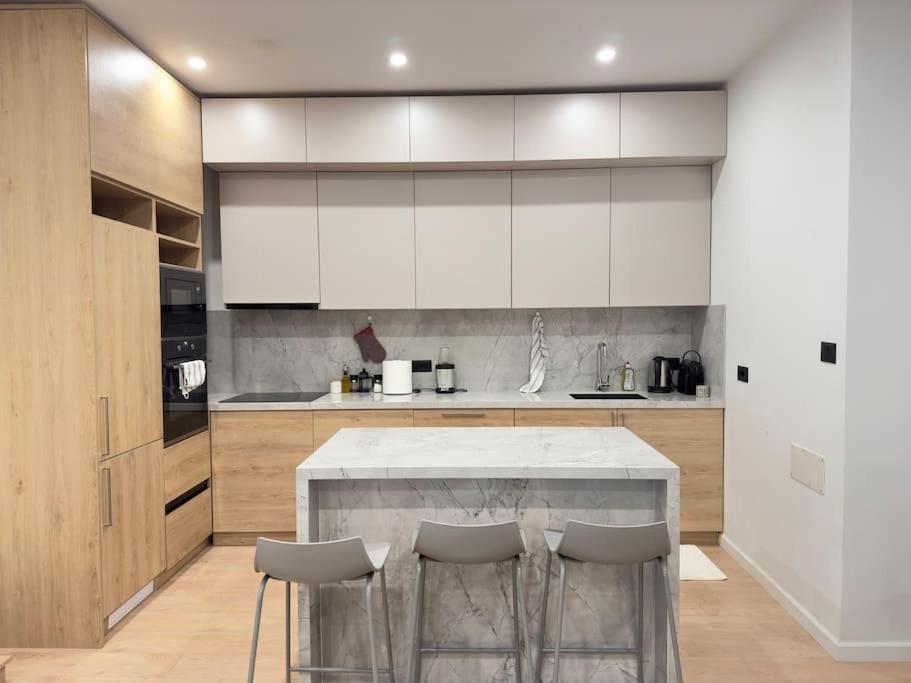 Modern meets Comfort 2 Br Apartment in central Bllok
