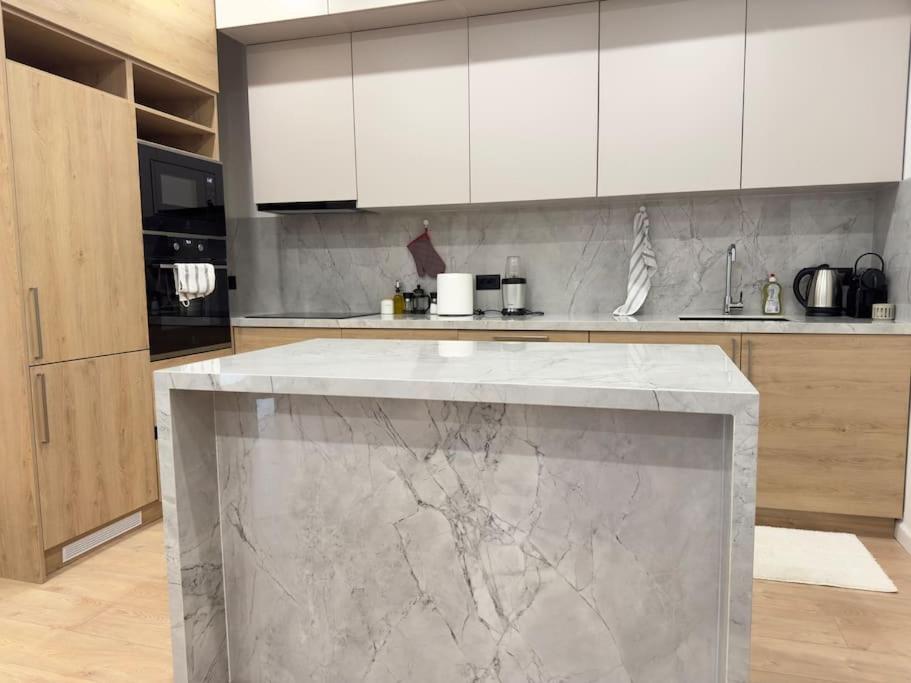 Modern meets Comfort 2 Br Apartment in central Bllok