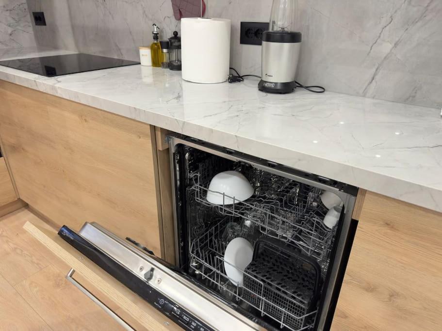 Modern meets Comfort 2 Br Apartment in central Bllok