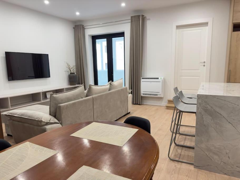 Modern meets Comfort 2 Br Apartment in central Bllok