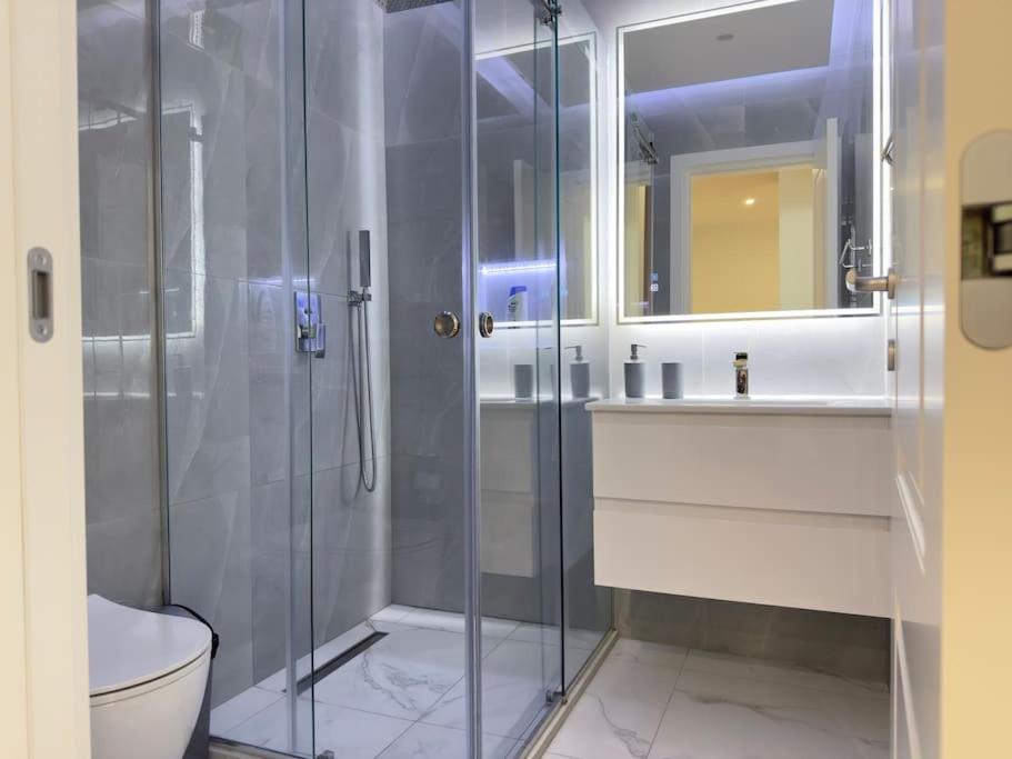 Modern meets Comfort 2 Br Apartment in central Bllok
