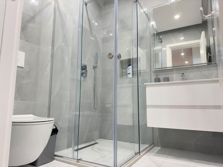 Modern meets Comfort 2 Br Apartment in central Bllok