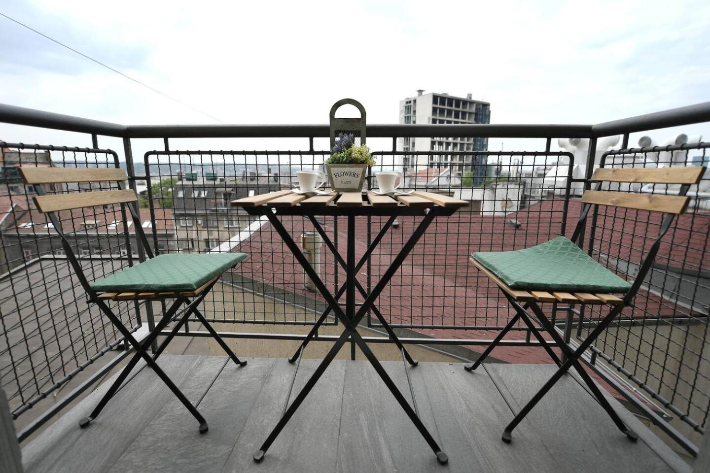Prime City Center Apartment - Walk to All Attractions view 3