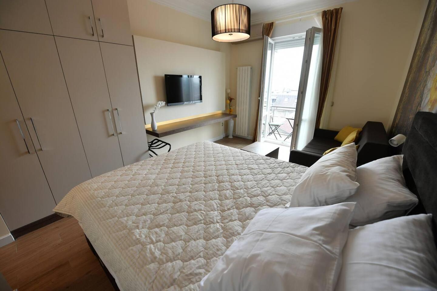 Prime City Center Apartment - Walk to All Attractions view 5